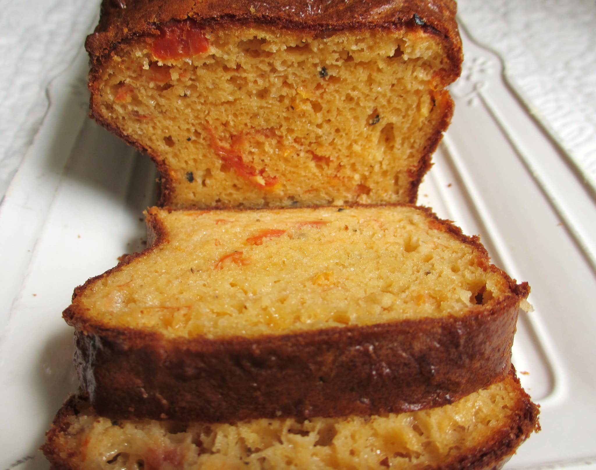 CAKE AUX TOMATES MARINEES ET MOZZARELLA