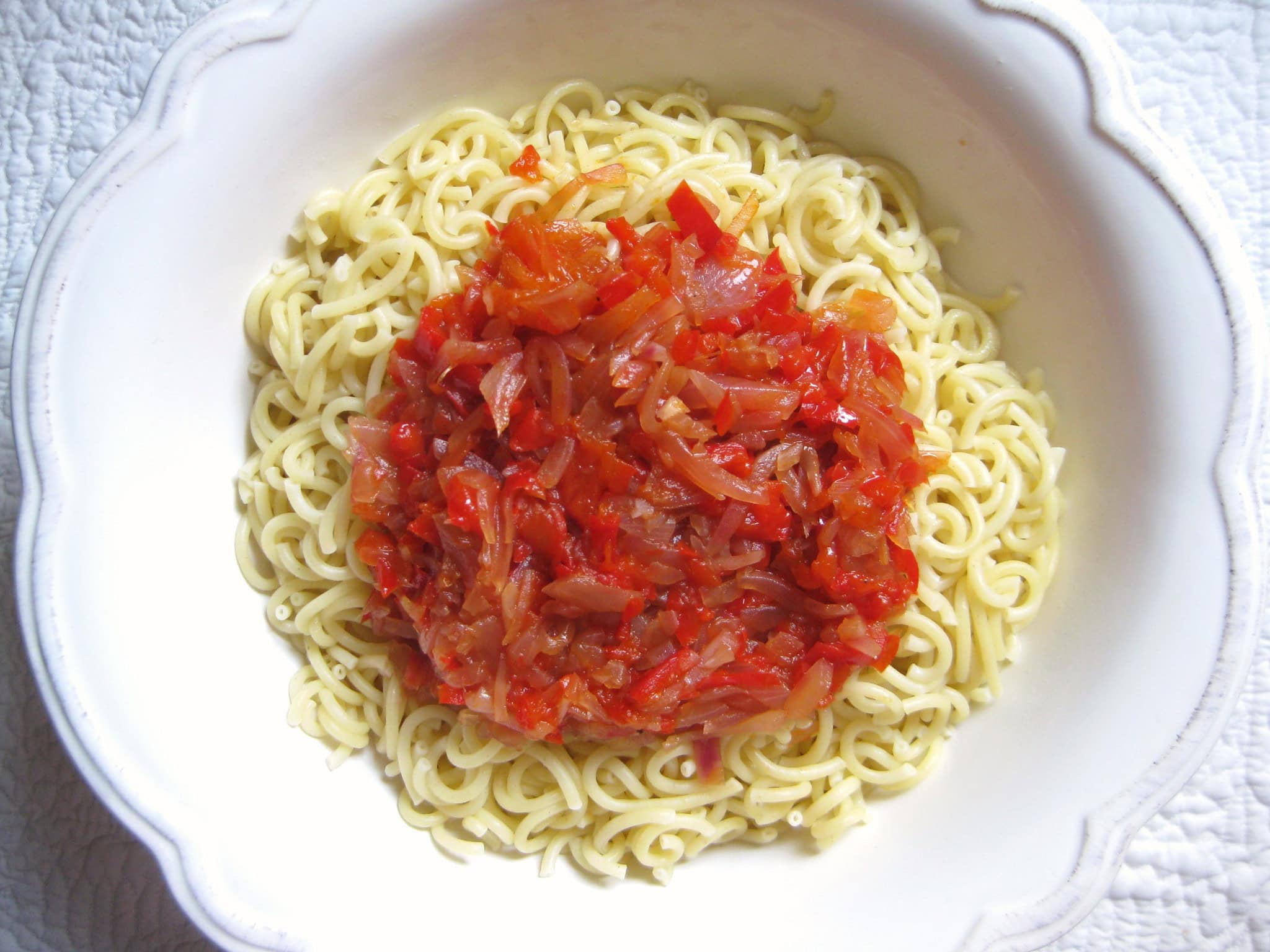 PÂTES SAUCE AIGRE-DOUCE AUX POIVRONS ROUGES