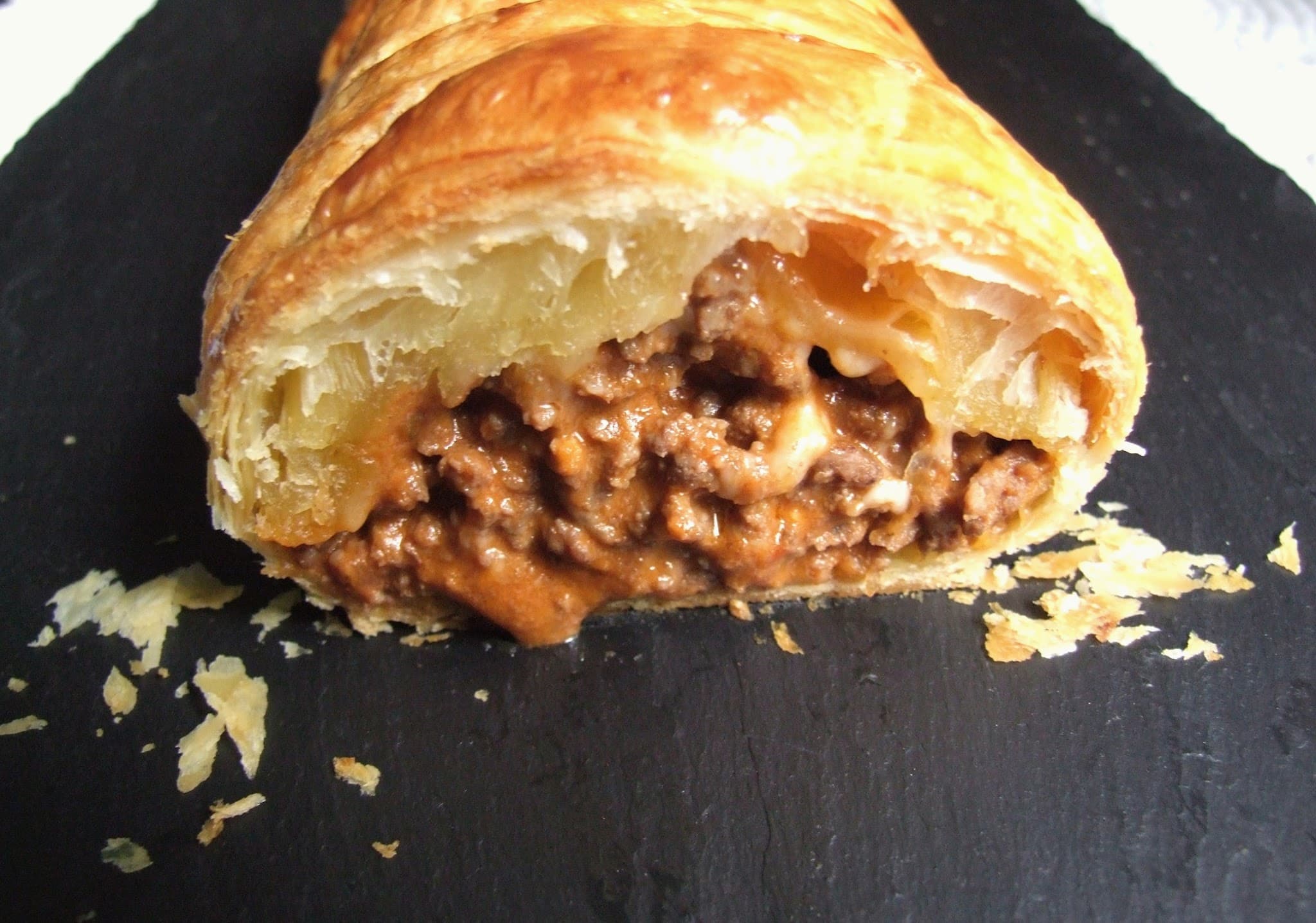 FEUILLETÉ BOLOGNAISE