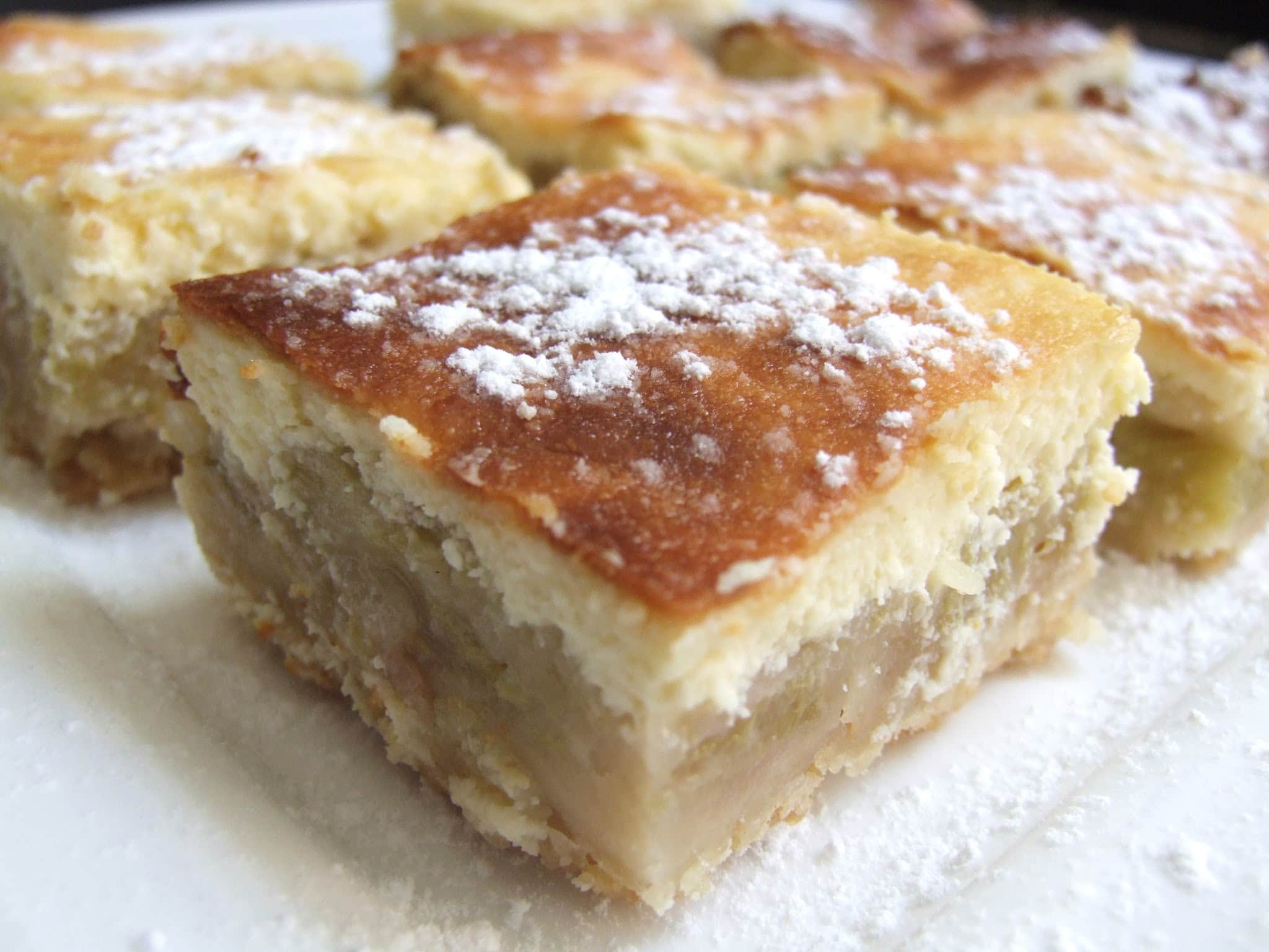 RHUBARB CHEESECAKE BARS