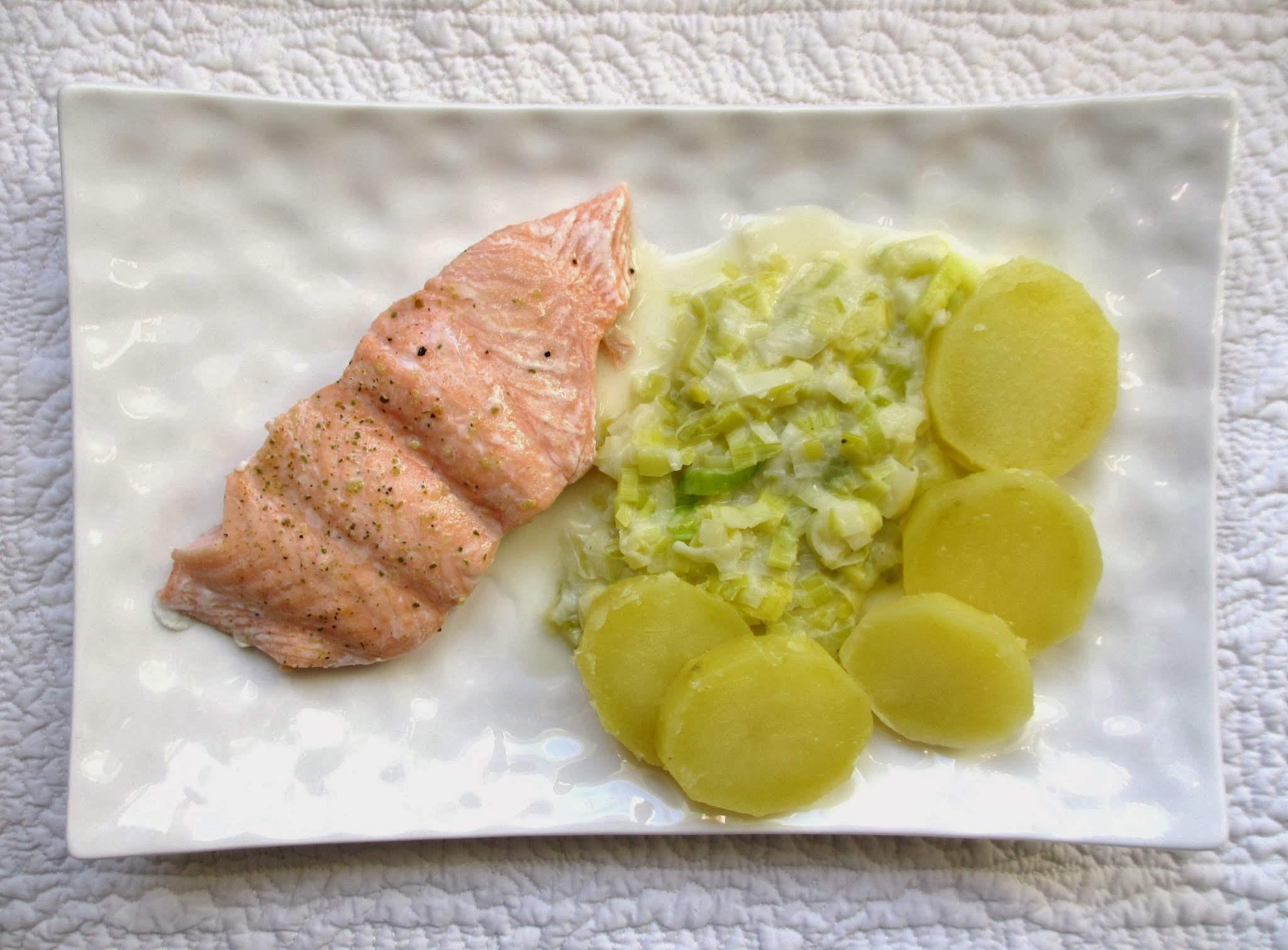 SAUMON VAPEUR À LA FONDUE DE POIREAUX
