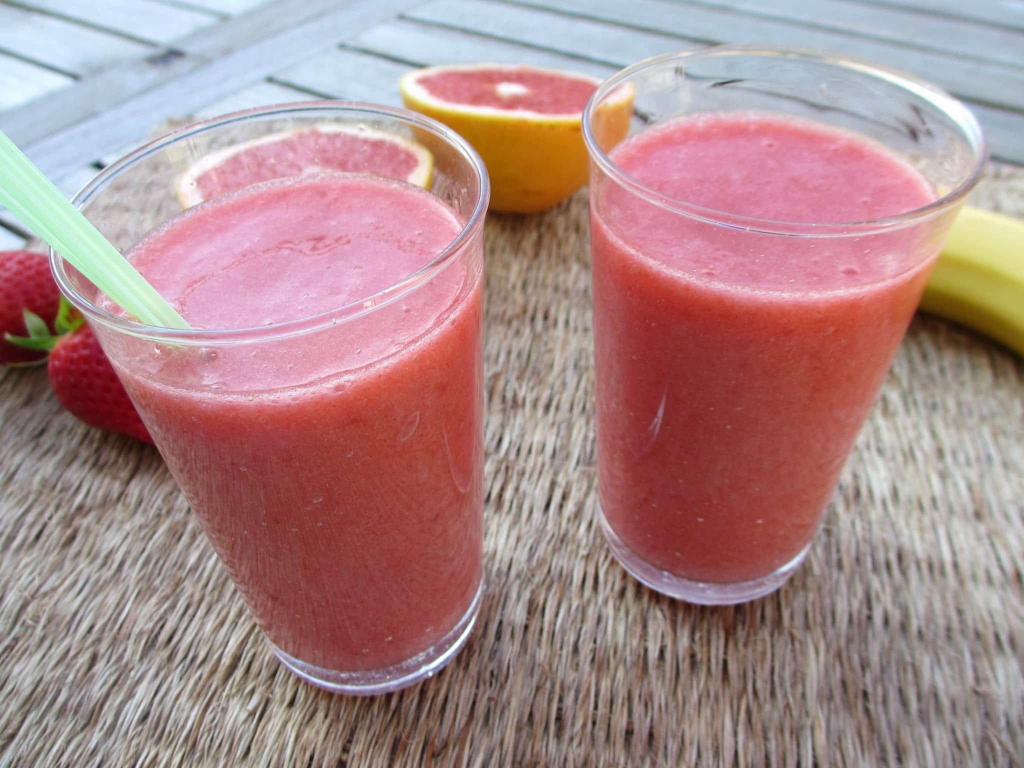 SMOOTHIE FRAISE-BANANE-PAMPLEMOUSSE