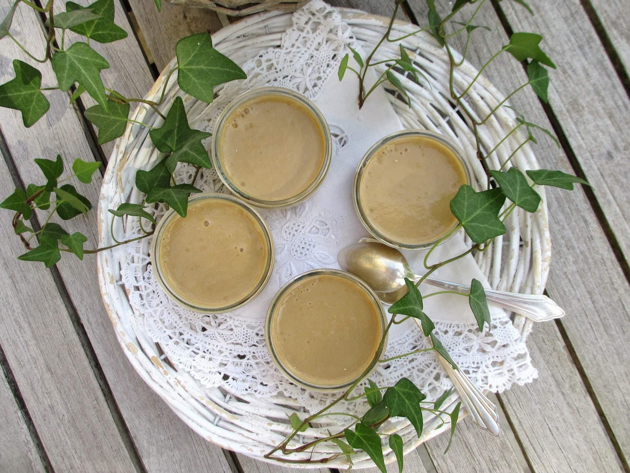 CRÈMES À LA RHUBARBE VEGAN