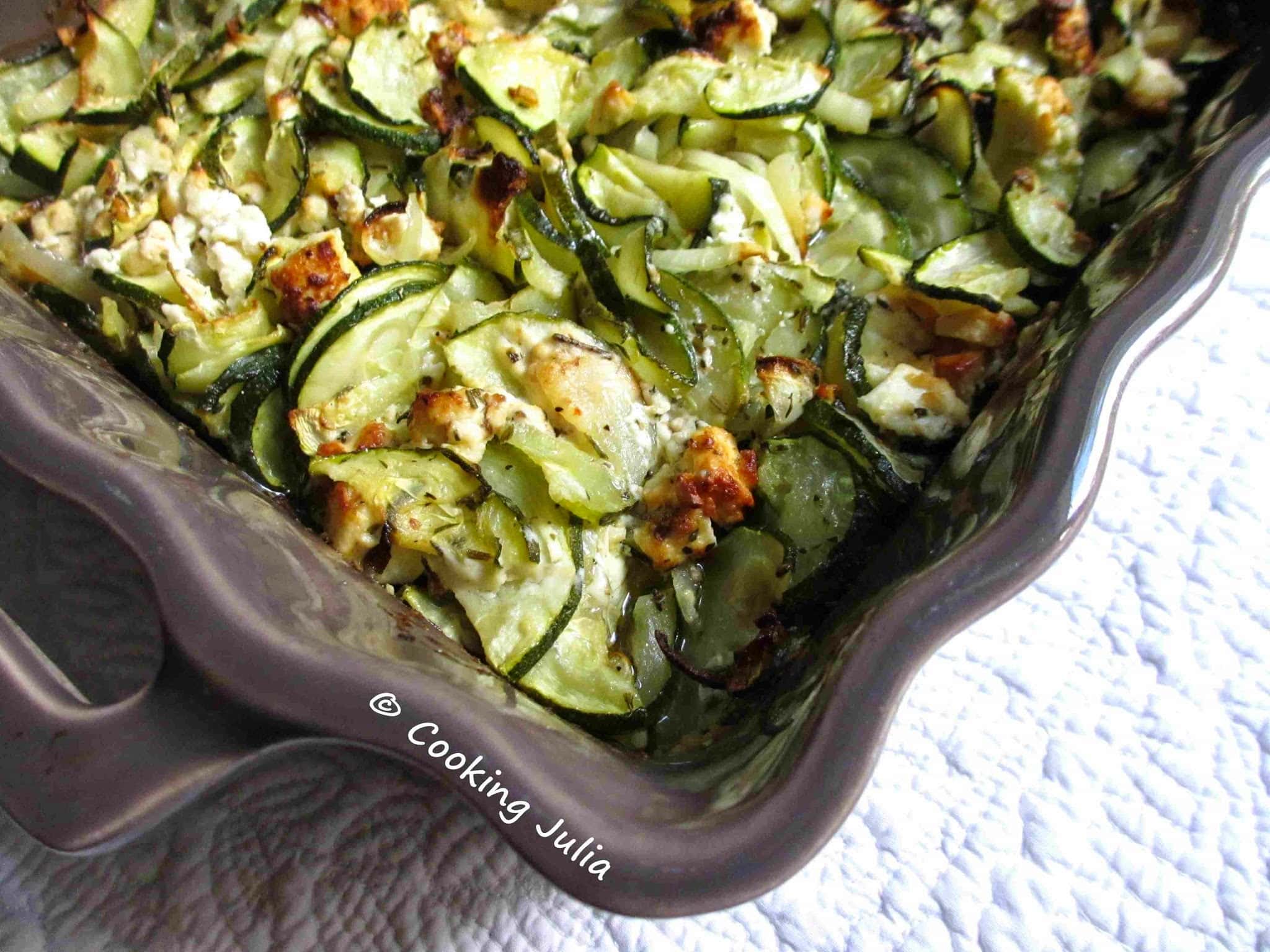 TIAN DÉSORDONNÉ DE COURGETTES À LA FETA