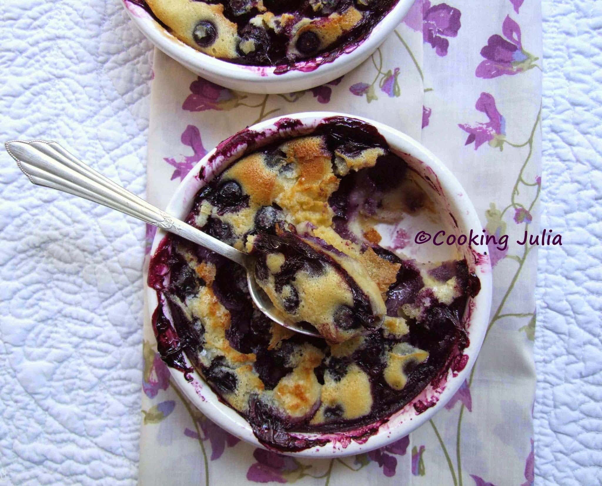 PETITS CLAFOUTIS AUX MYRTILLES