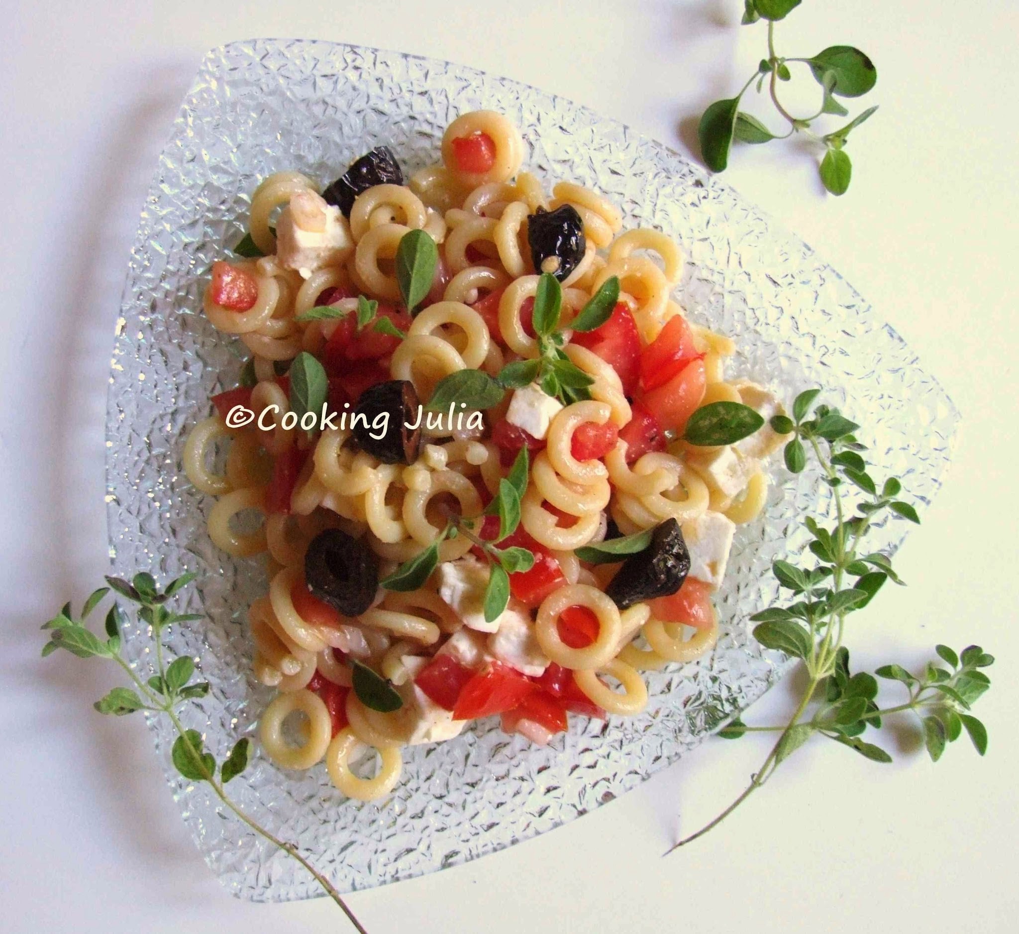 SALADE DE PÂTES AUX TOMATES ET À LA FETA
