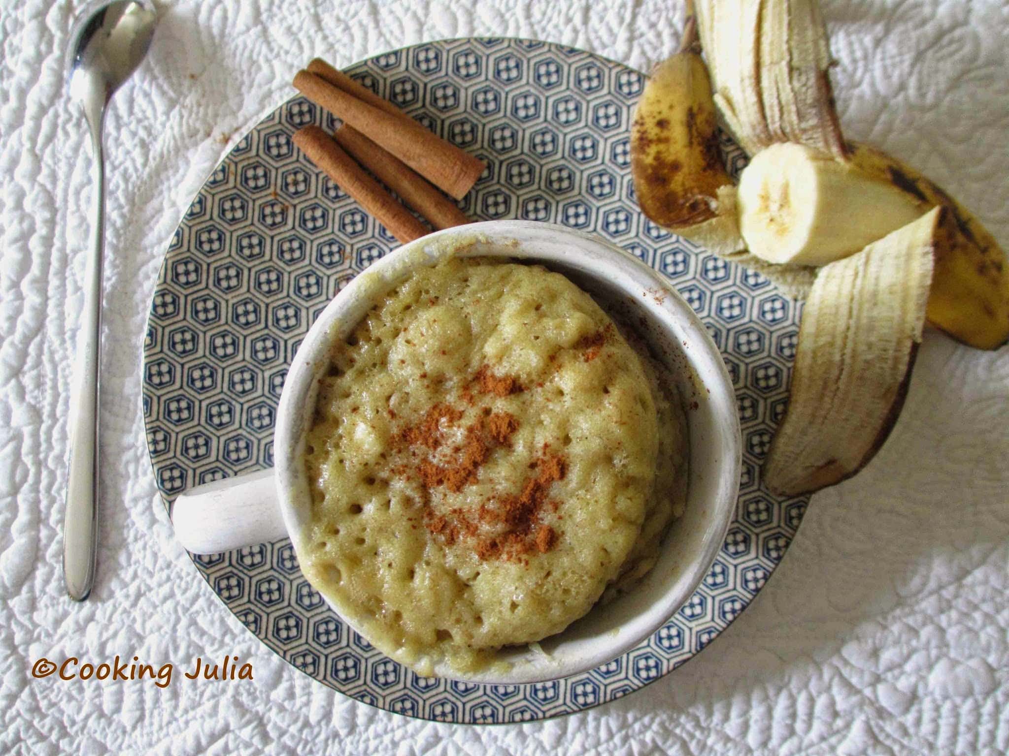 MUG CAKE À LA BANANE ET À LA CANNELLE