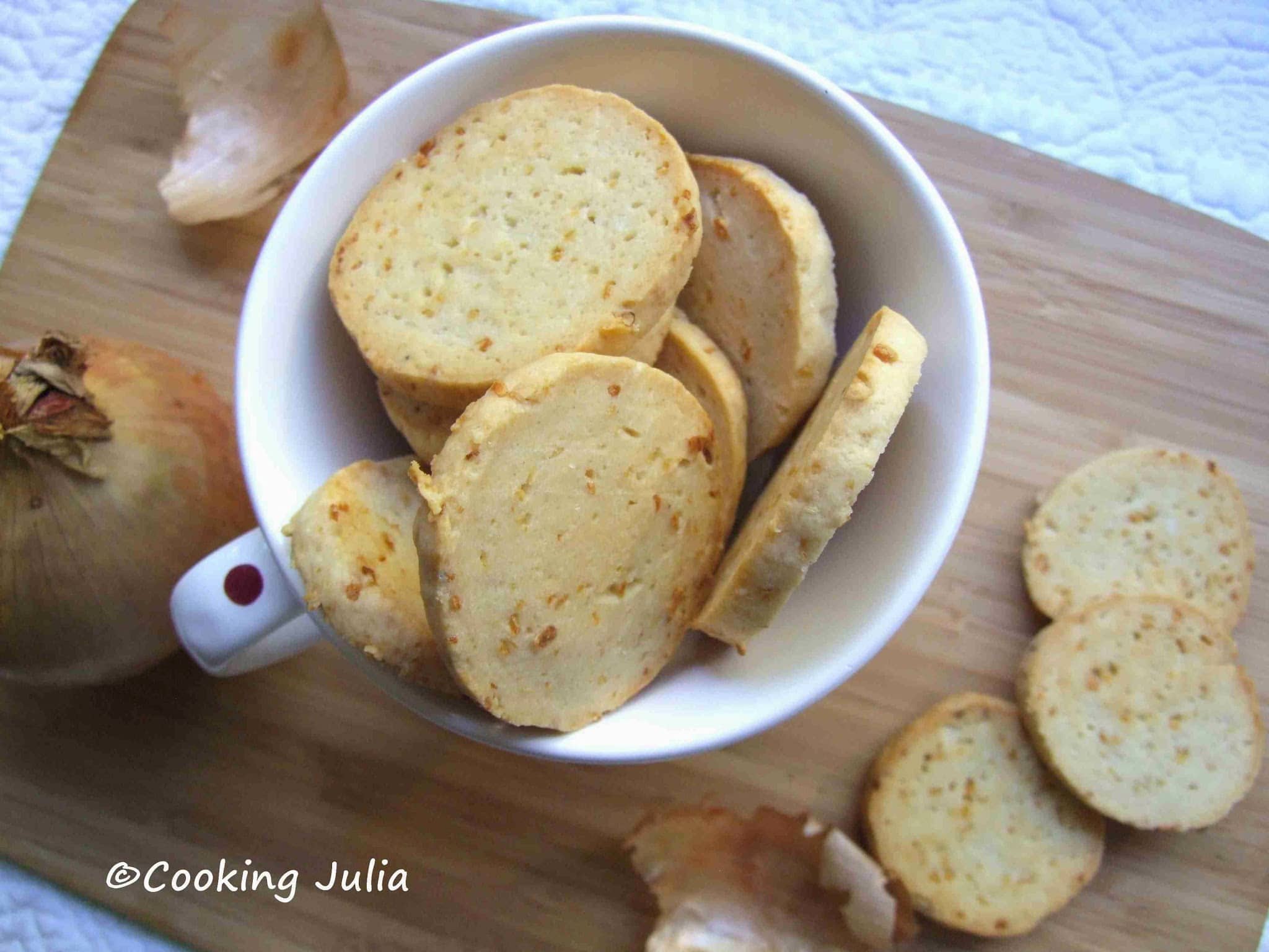 BISCUITS APÉRITIF CRÈME ET OIGNON