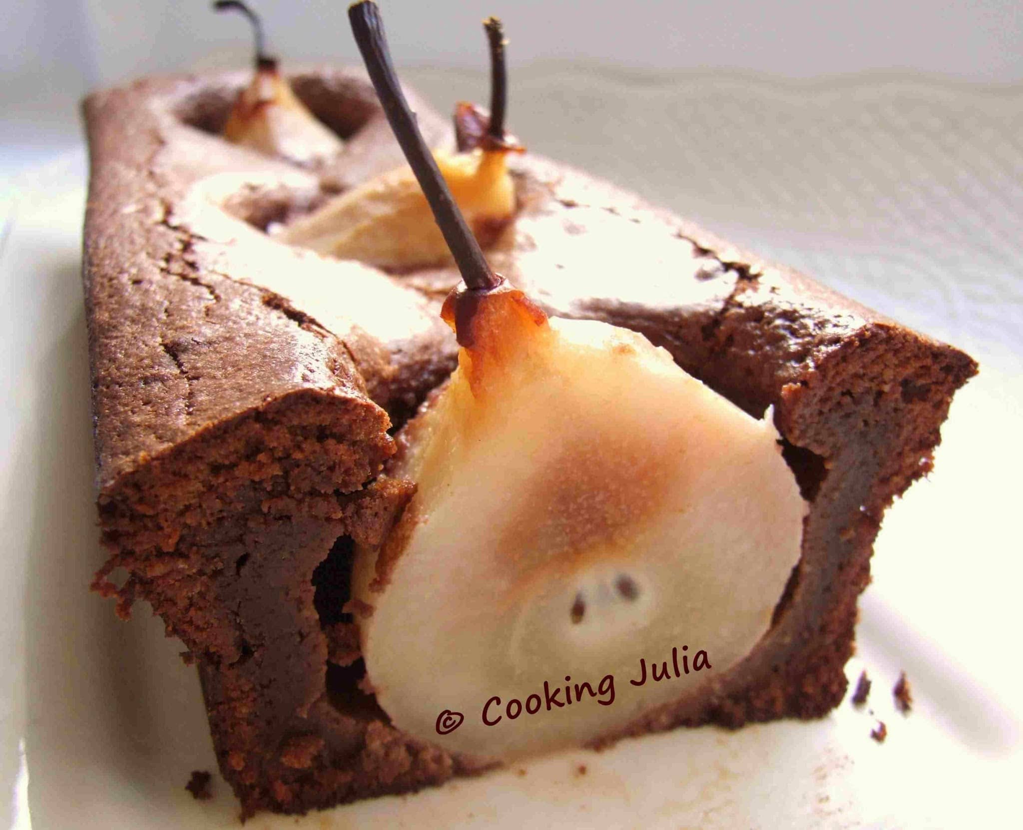 CAKE AU CHOCOLAT AUX POIRES DEBOUT