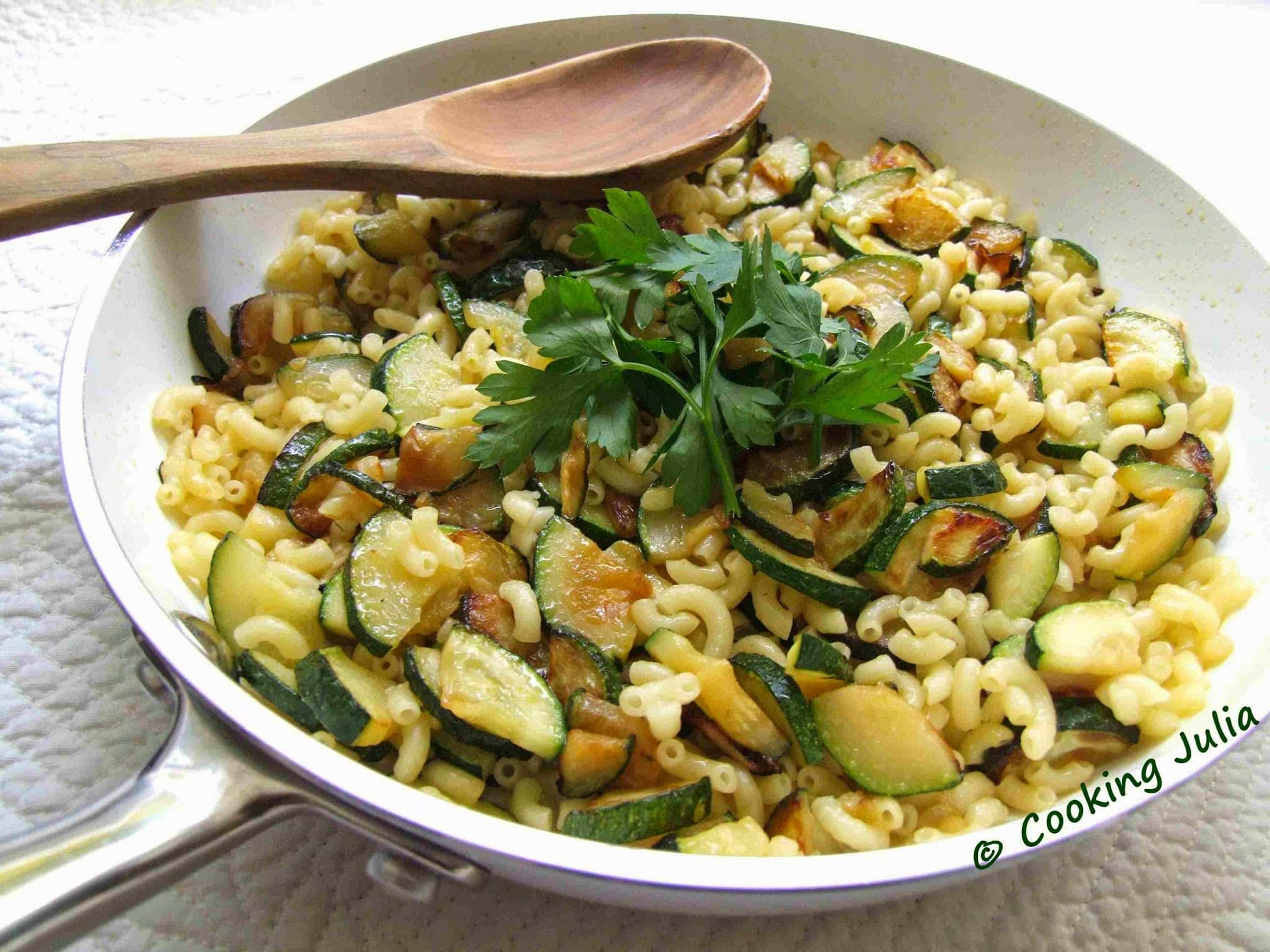 POÊLÉE DE COQUILLETTES AUX COURGETTES