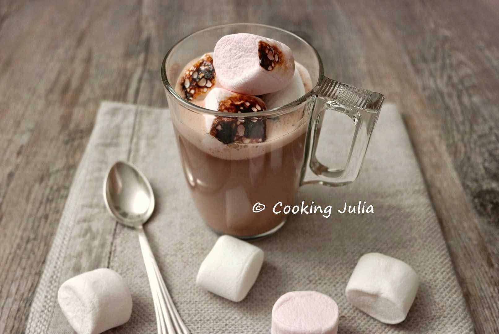 CHOCOLAT CHAUD AU NOCCIOLATA ET AUX MARSHMALLOWS