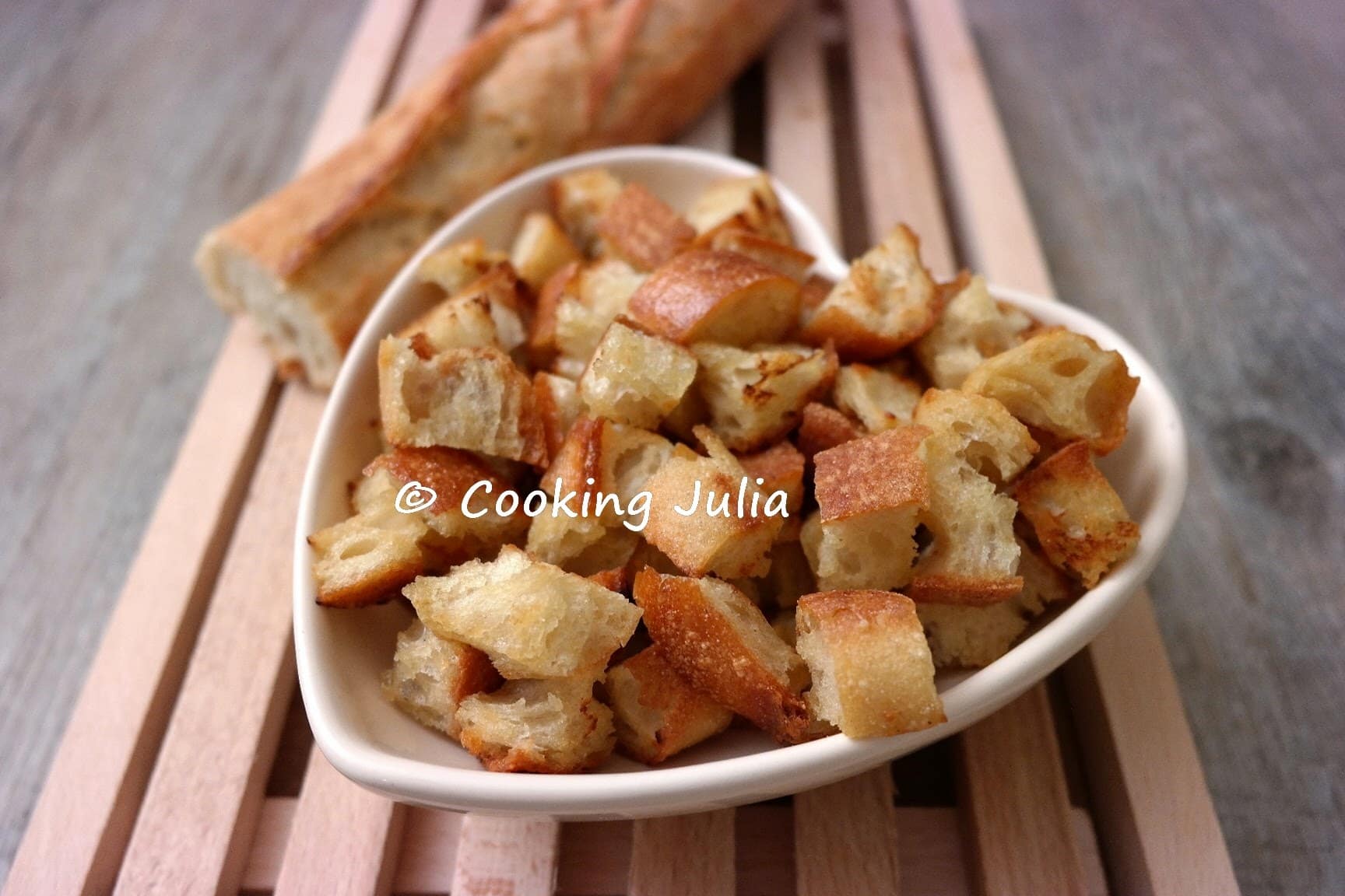 CROÛTONS MAISON, DEUX RECETTES