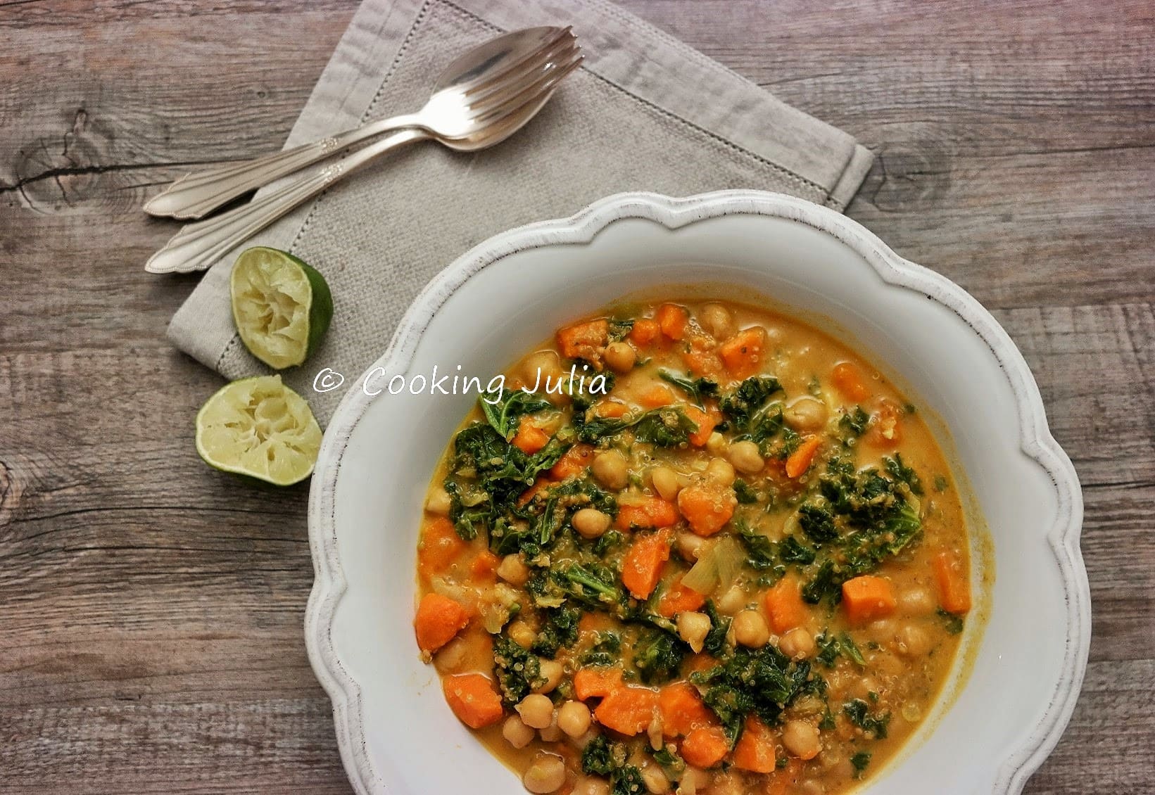 CURRY VÉGÉTARIEN AUX SUPER-ALIMENTS