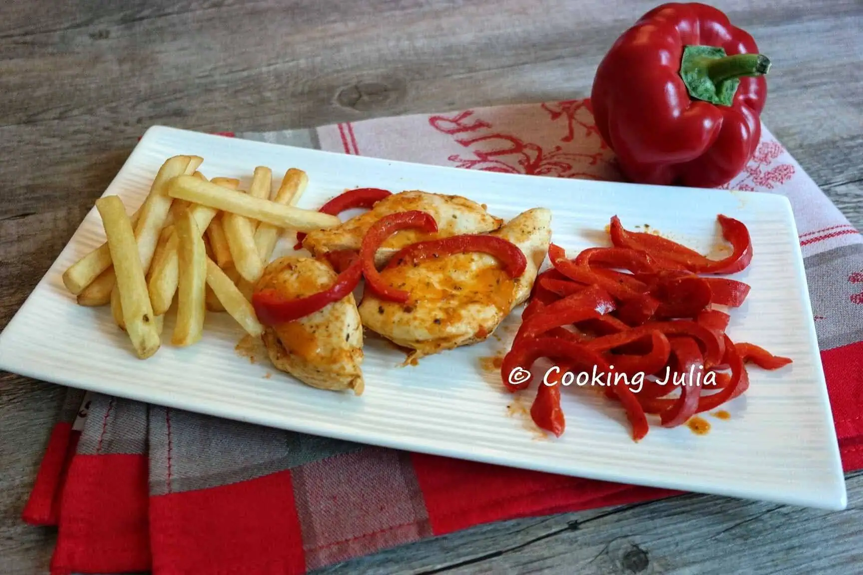 POULET AUX POIVRONS, SAUCE SAKARI