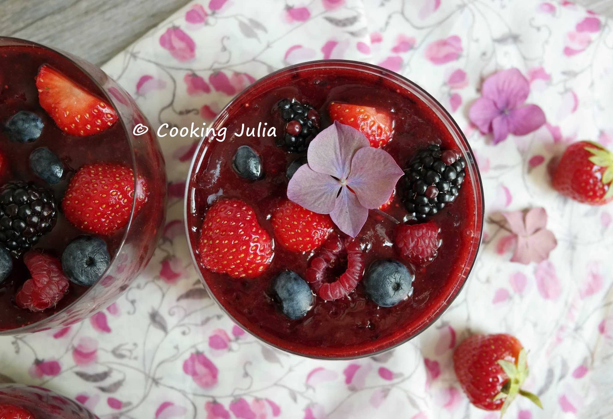 COMPOTE CRUE DE FRUITS ROUGES