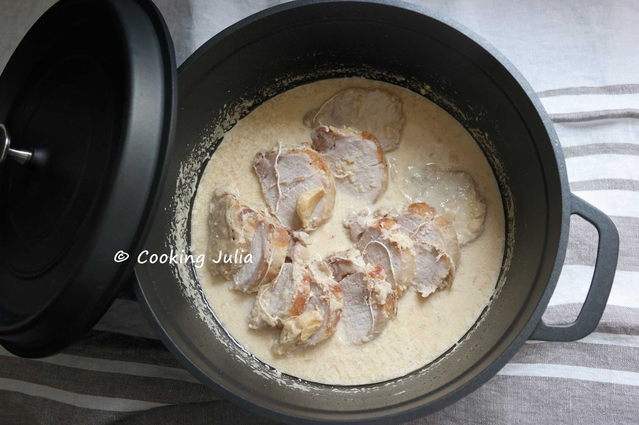 RÔTI DE PORC AU LAIT, PÂTES AU CURRY