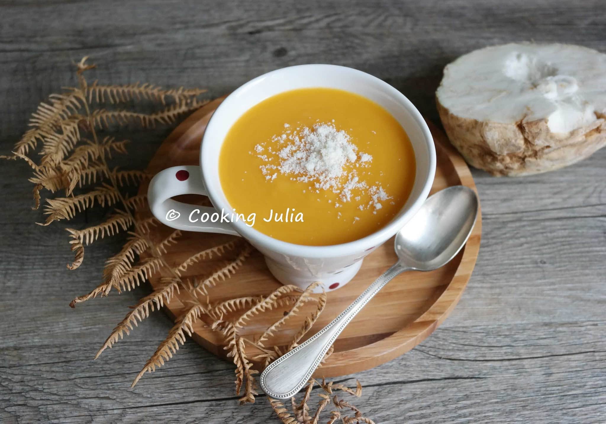 VELOUTÉ DE CÉLERI-RAVE ET AUTRES LÉGUMES
