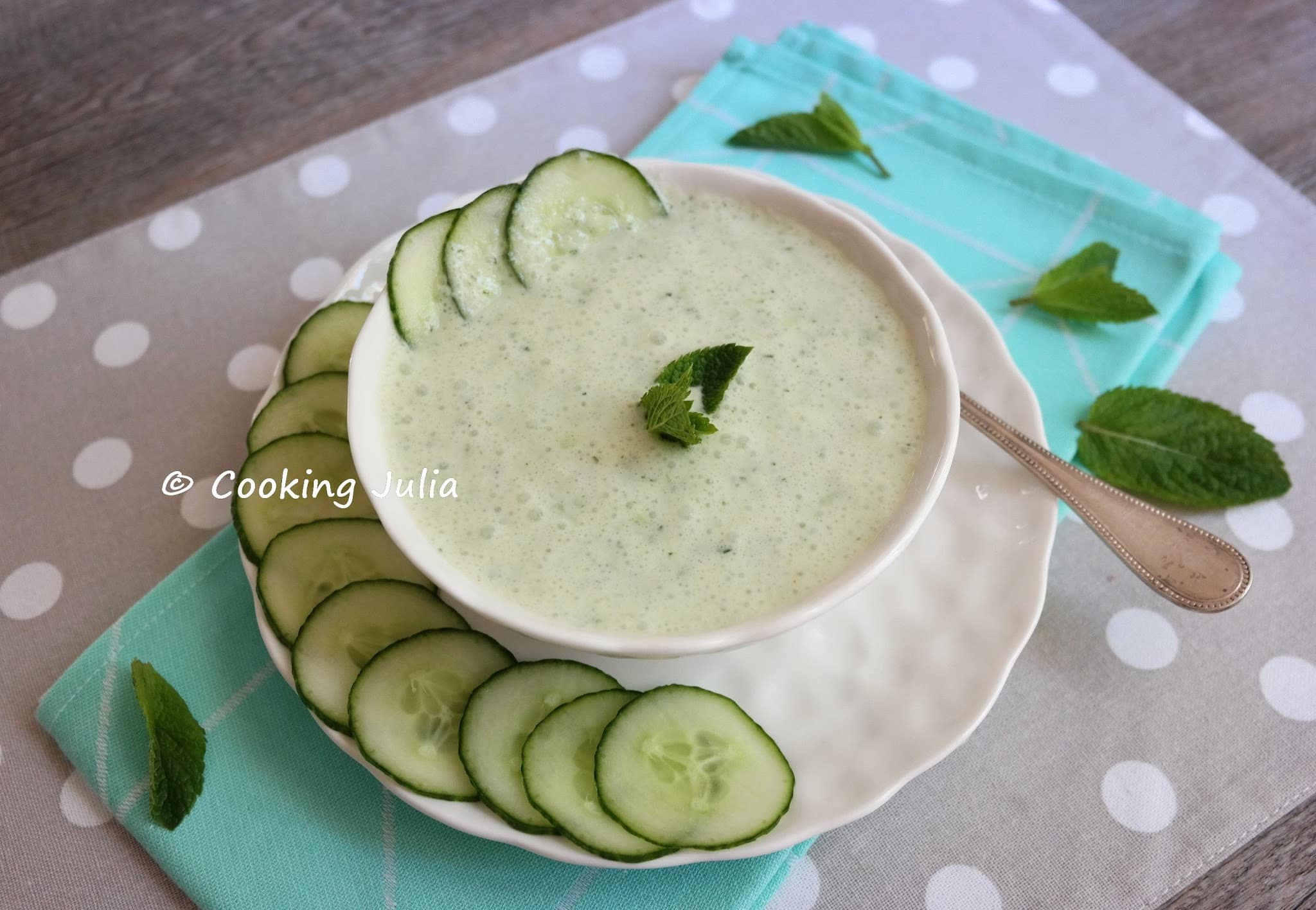 SOUPE GLACÉE DE CONCOMBRE, BASILIC ET MENTHE