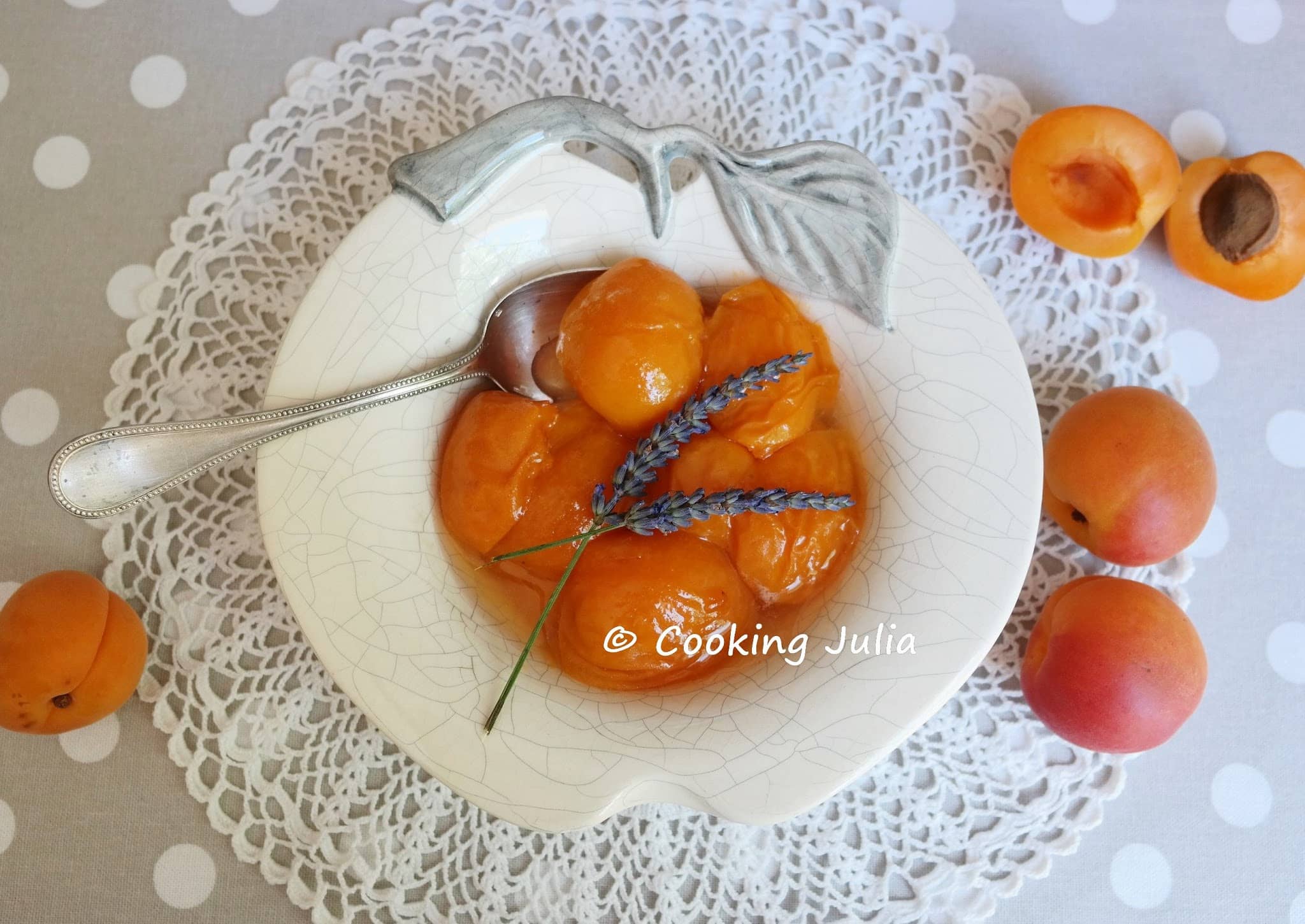ABRICOTS AU SIROP DE LAVANDE
