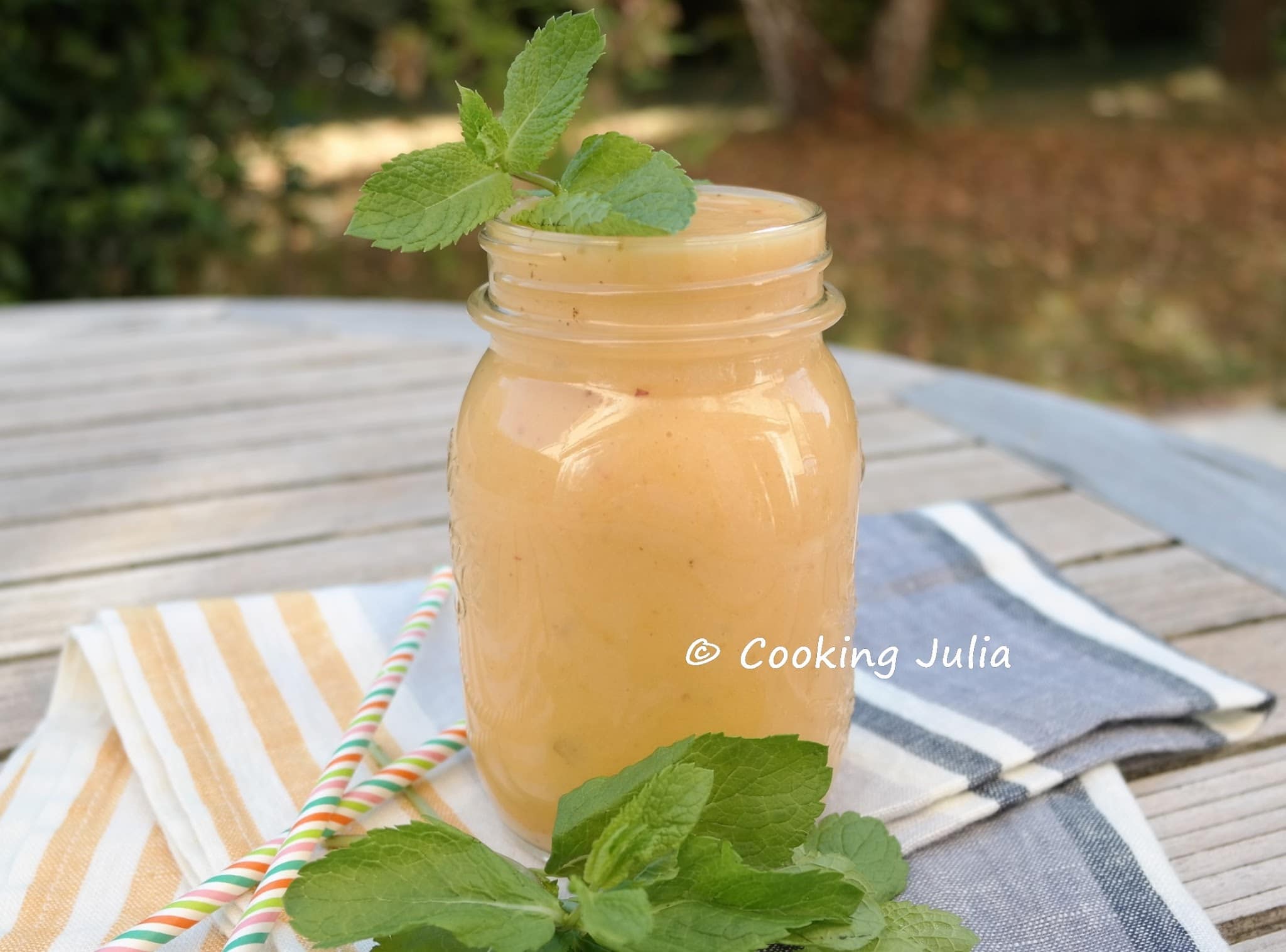 SMOOTHIE AUX FRUITS JAUNES ET LAIT DE COCO