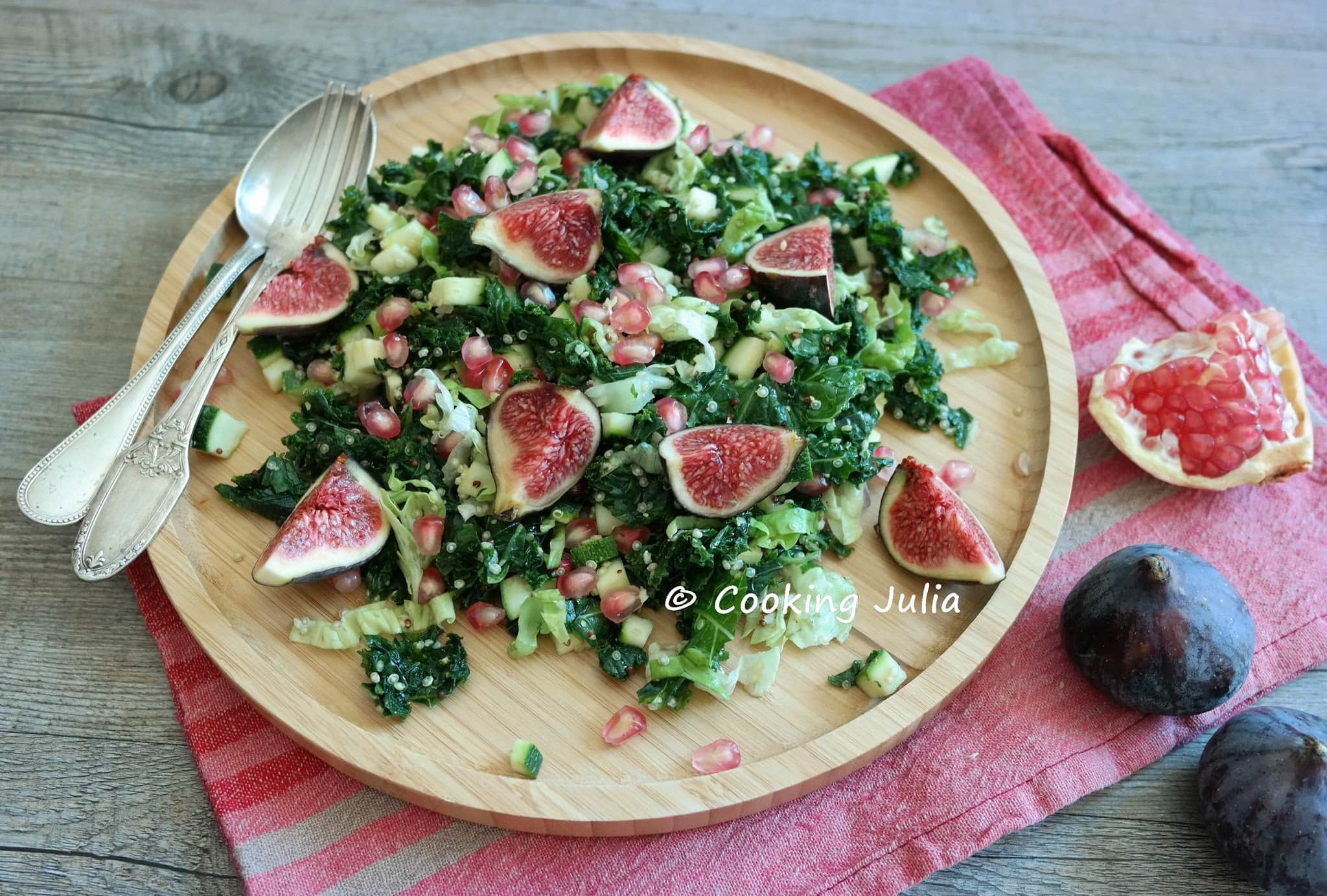 SALADE DE KALE AU QUINOA ET FIGUES FRAÎCHES