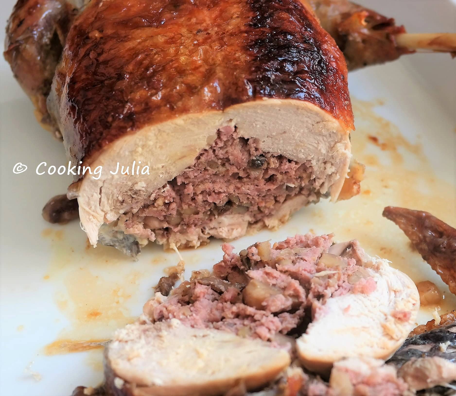 PINTADE FARCIE AU FOIE GRAS, MARRONS ET CHAMPIGNONS