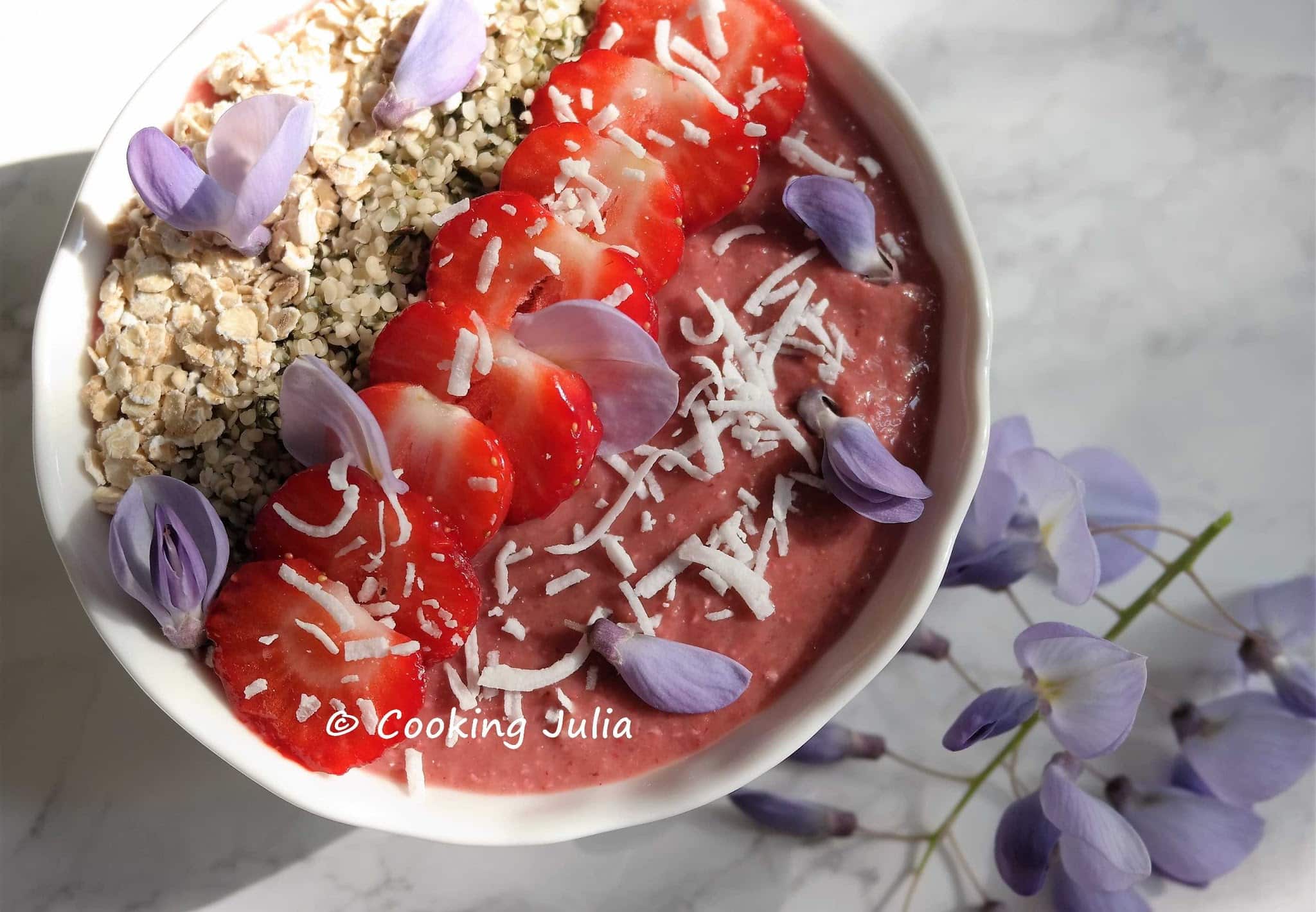 SMOOTHIE BOWL FRAISE-RHUBARBE