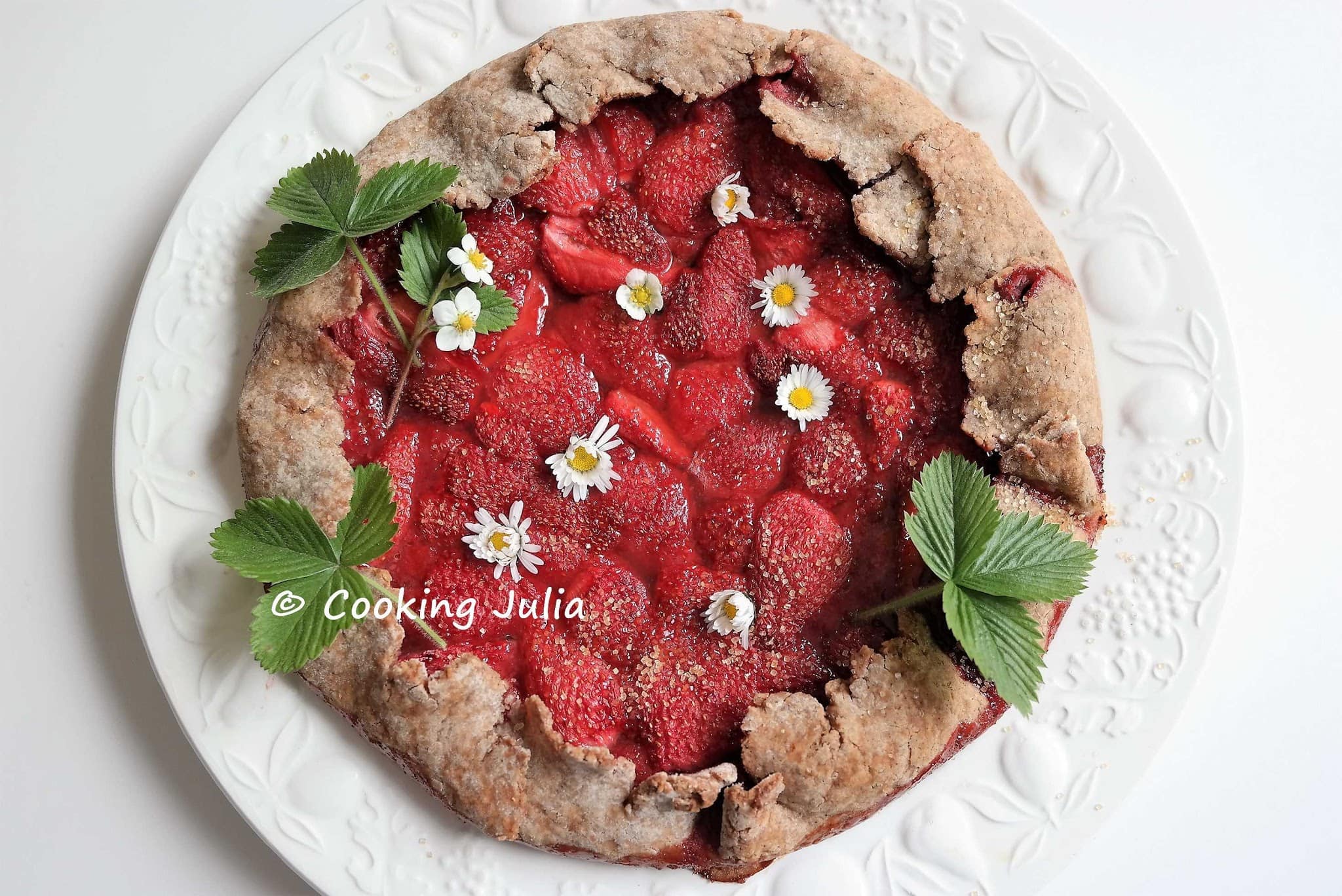 TARTE RUSTIQUE AUX FRAISES, PÂTE À LA NOISETTE