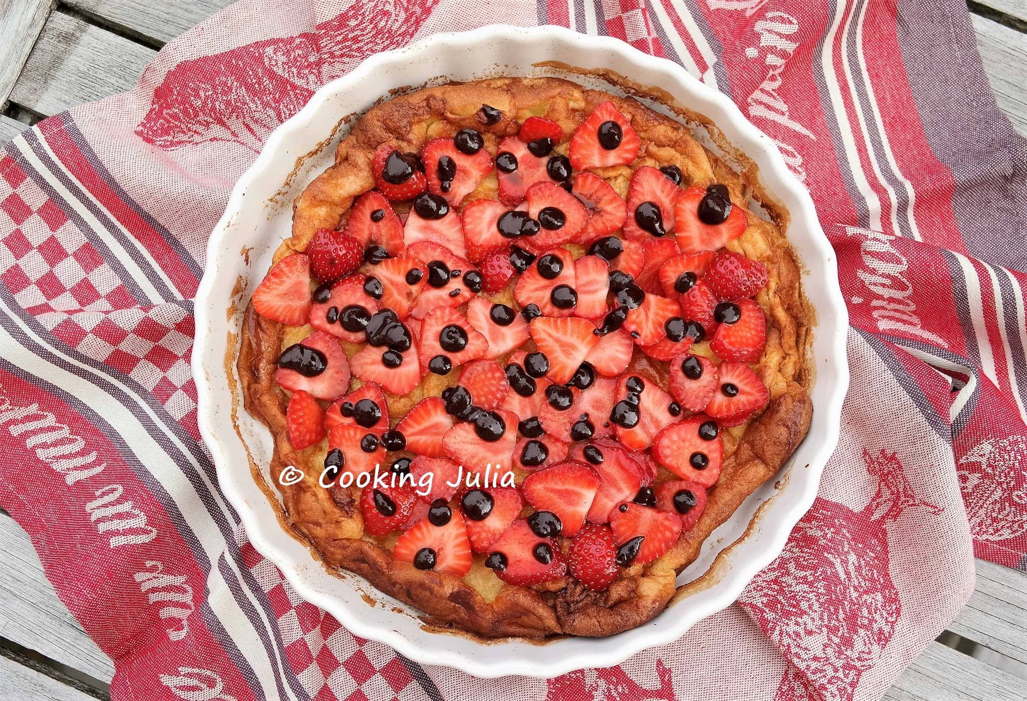 DUTCH BABY PANCAKE FRAISES-CHOCOLAT DE CLÉMENT