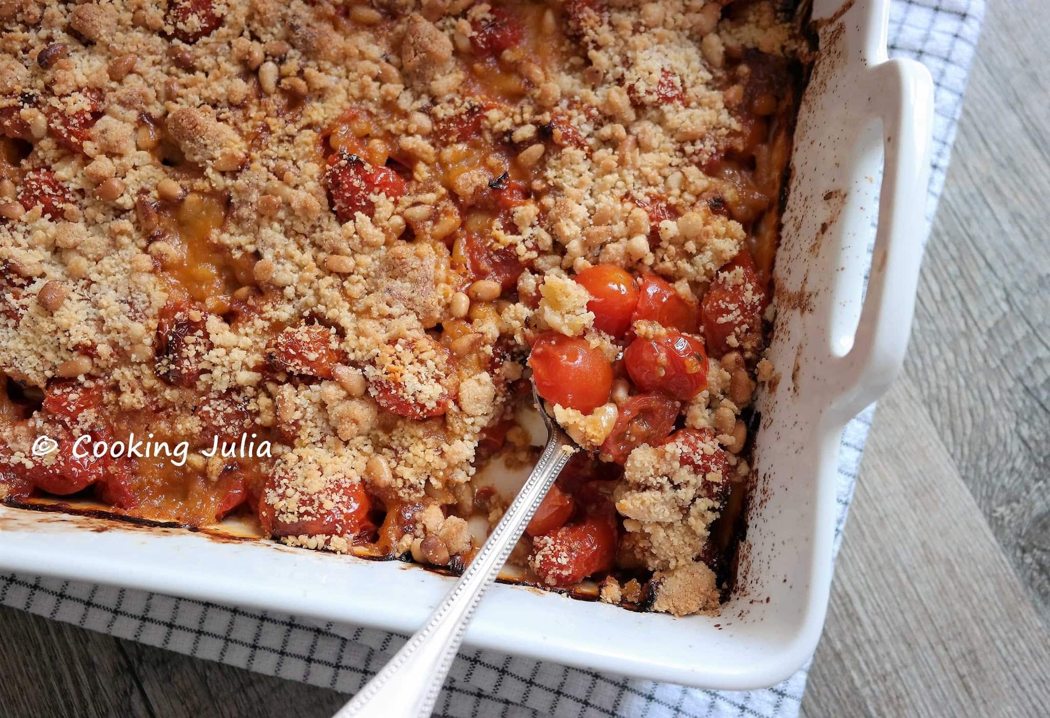 CRUMBLE DE TOMATES CERISES, AIL ET PARMESAN