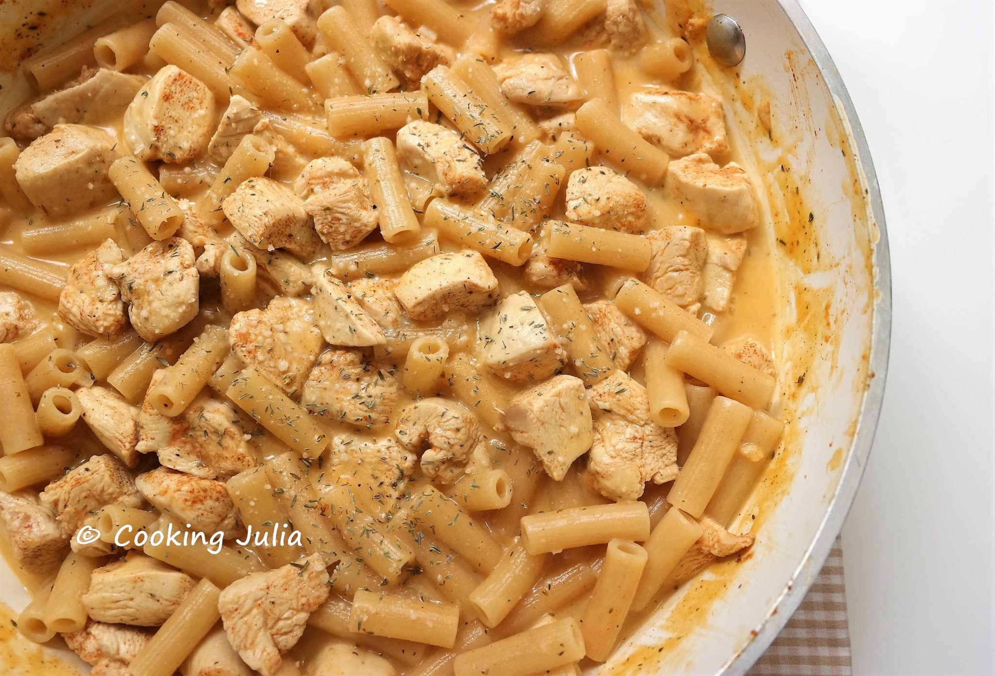 ONE PAN PASTA AU POULET, THYM, AIL ET CITRON