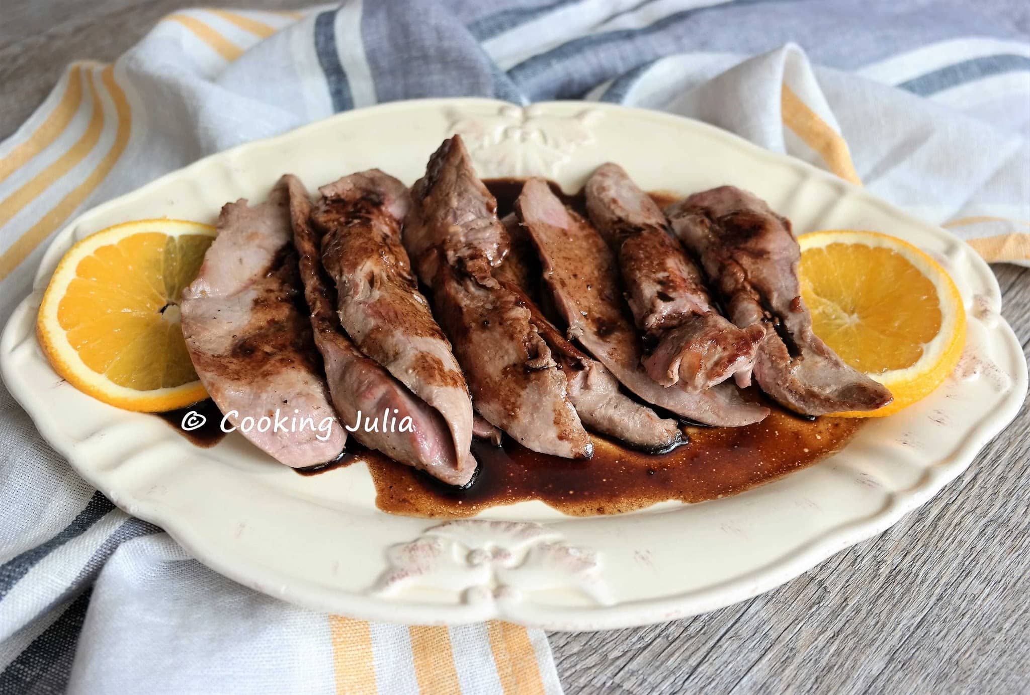 AIGUILLETTES DE CANARD, SAUCE ORANGE ET BALSAMIQUE