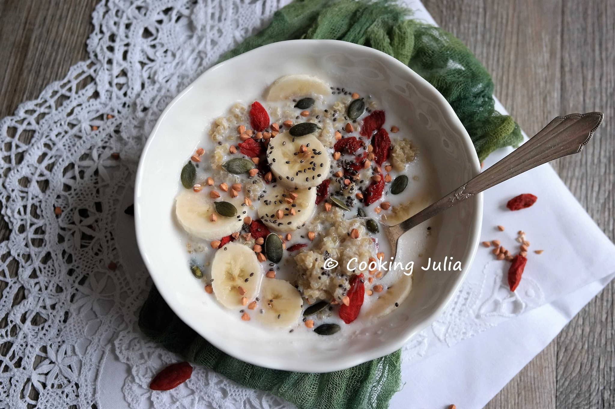 PORRIDGE DE QUINOA AUX SUPERALIMENTS (VEGAN)