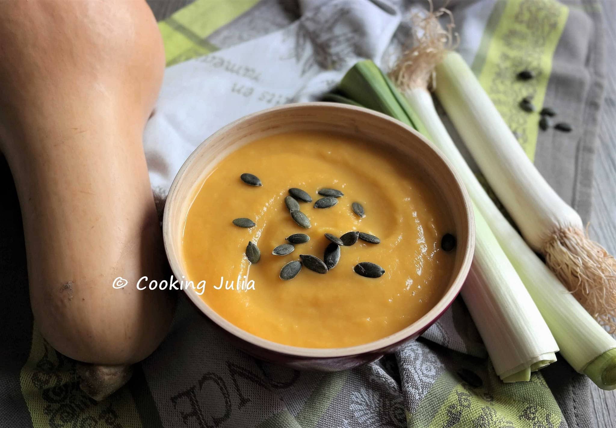 VELOUTÉ DE BUTTERNUT LE PLUS SIMPLE ET LE MEILLEUR