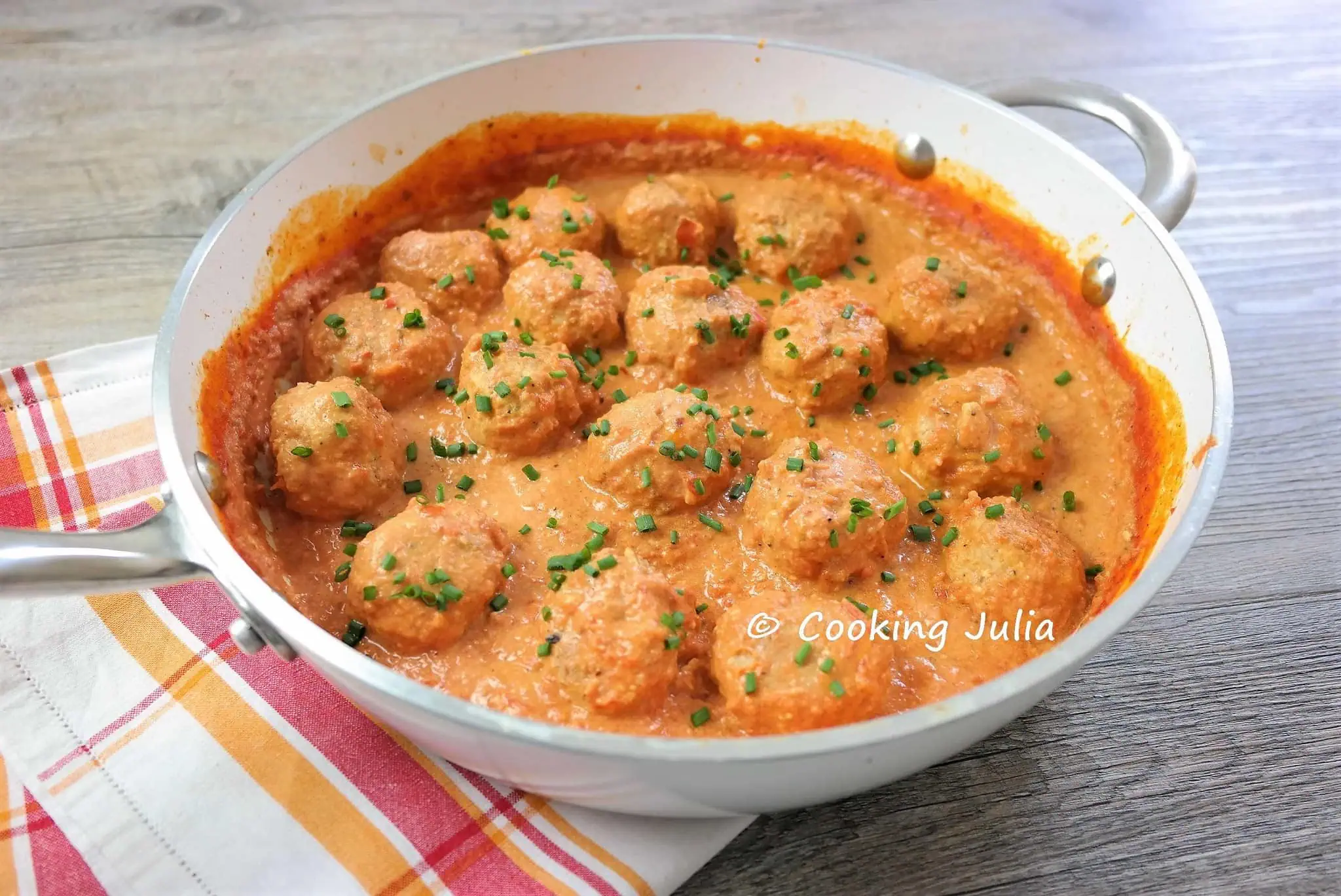BOULETTES DE PORC SAUCE COCO-TOMATE