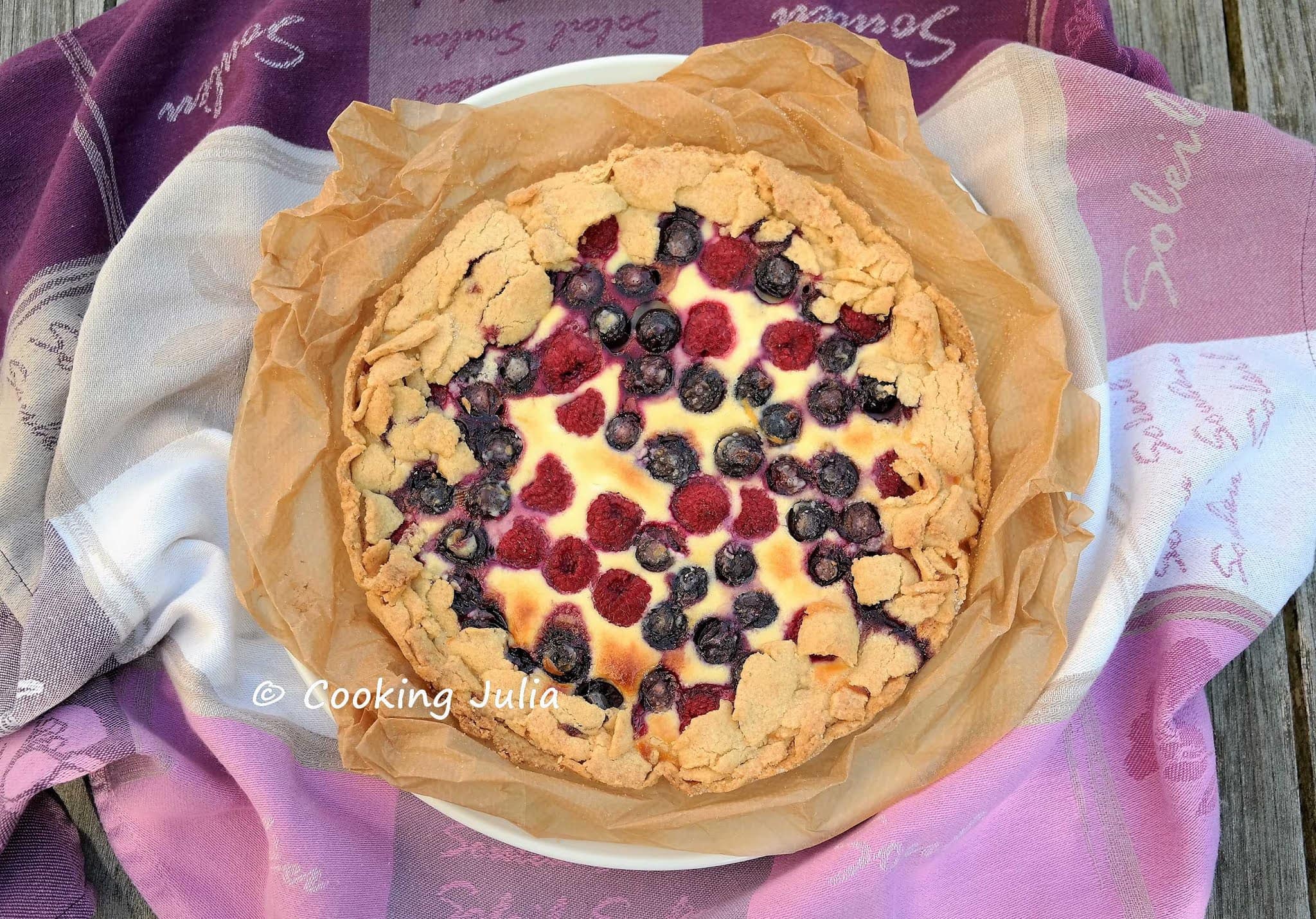 TARTE RUSTIQUE FAÇON CHEESECAKE AUX FRUITS ROUGES