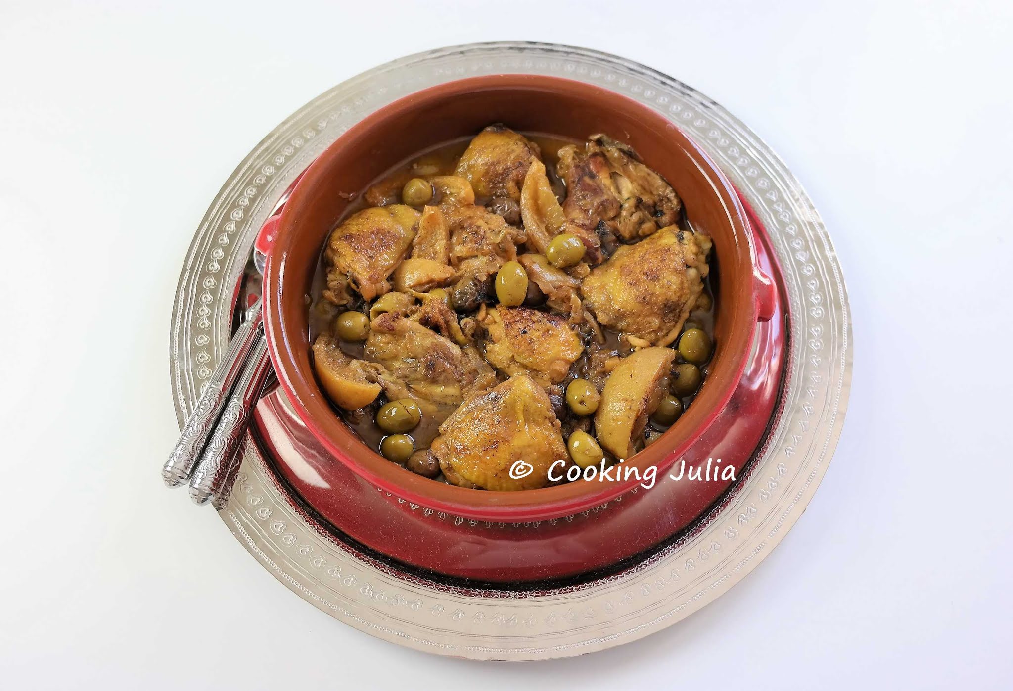 TAJINE DE POULET AU CITRON CONFIT ET AUX OLIVES