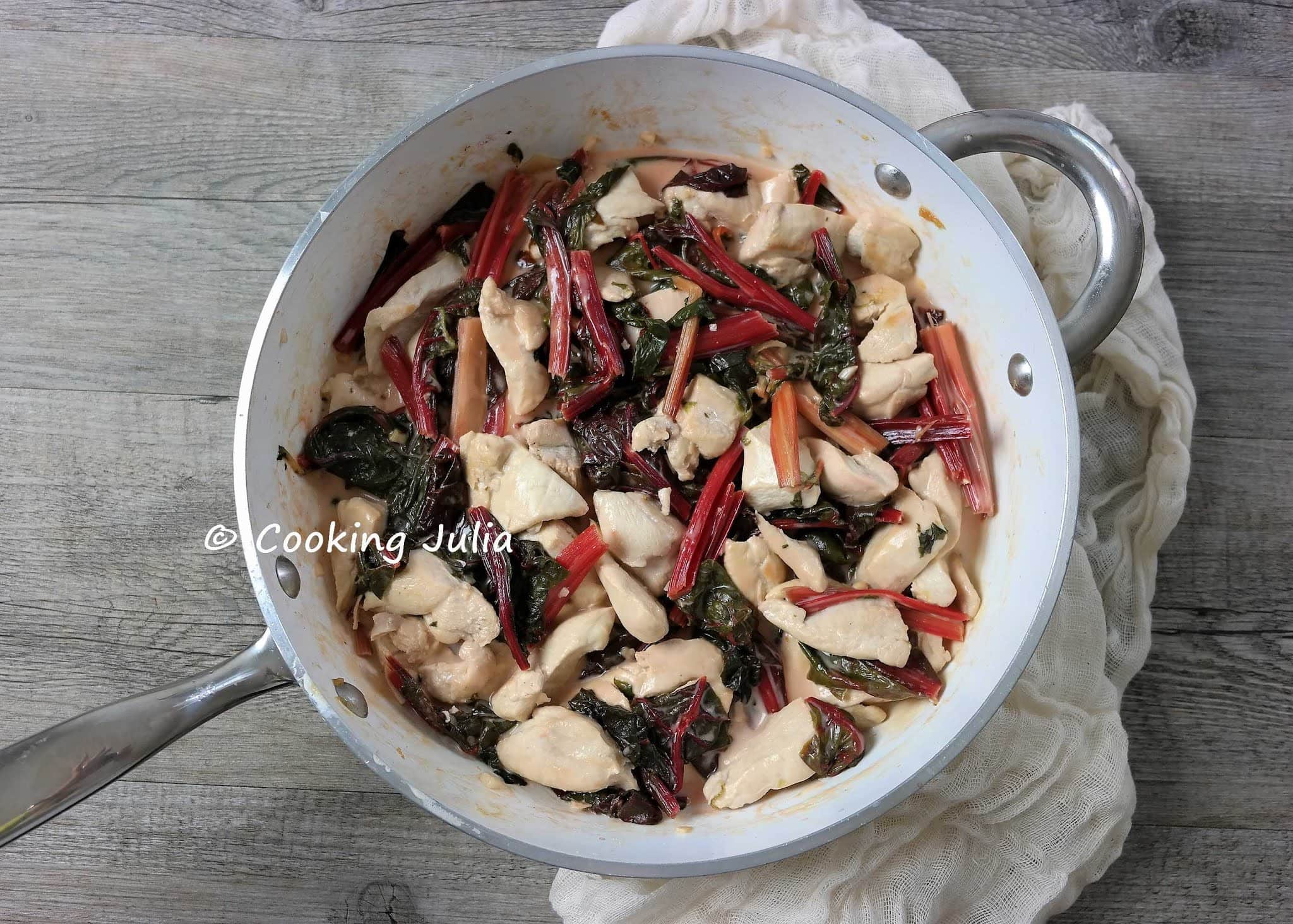 POULET SAUTÉ AUX BLETTES ROUGES