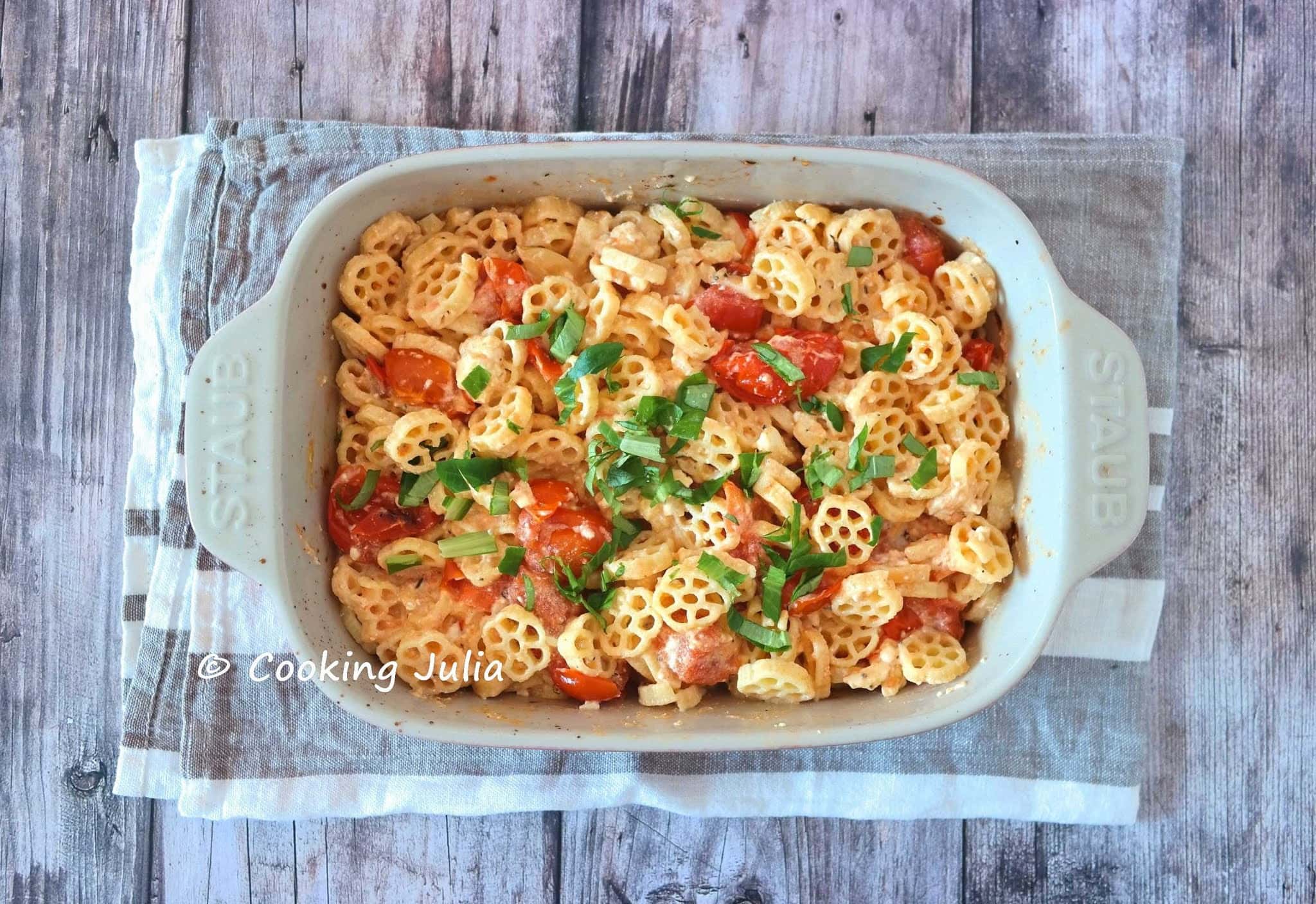 PÂTES À LA FETA RÔTIE (BAKED FETA PASTA)