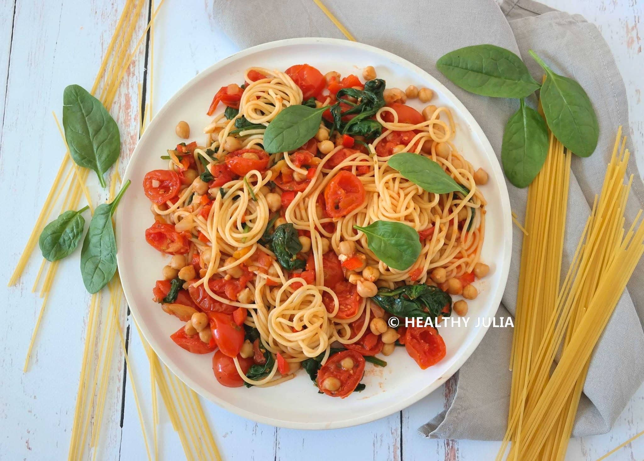 SPAGHETTI AUX POIS CHICHES ET TOMATES CERISES RÔTIES