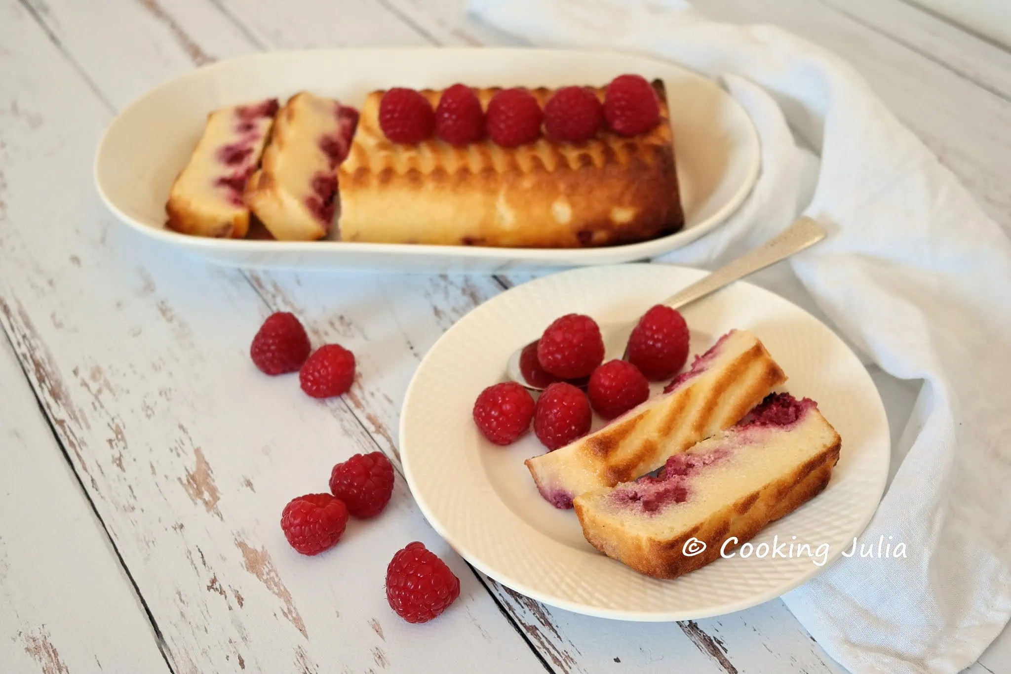 CAKE À LA SEMOULE, AU FROMAGE BLANC ET AUX FRAMBOISES