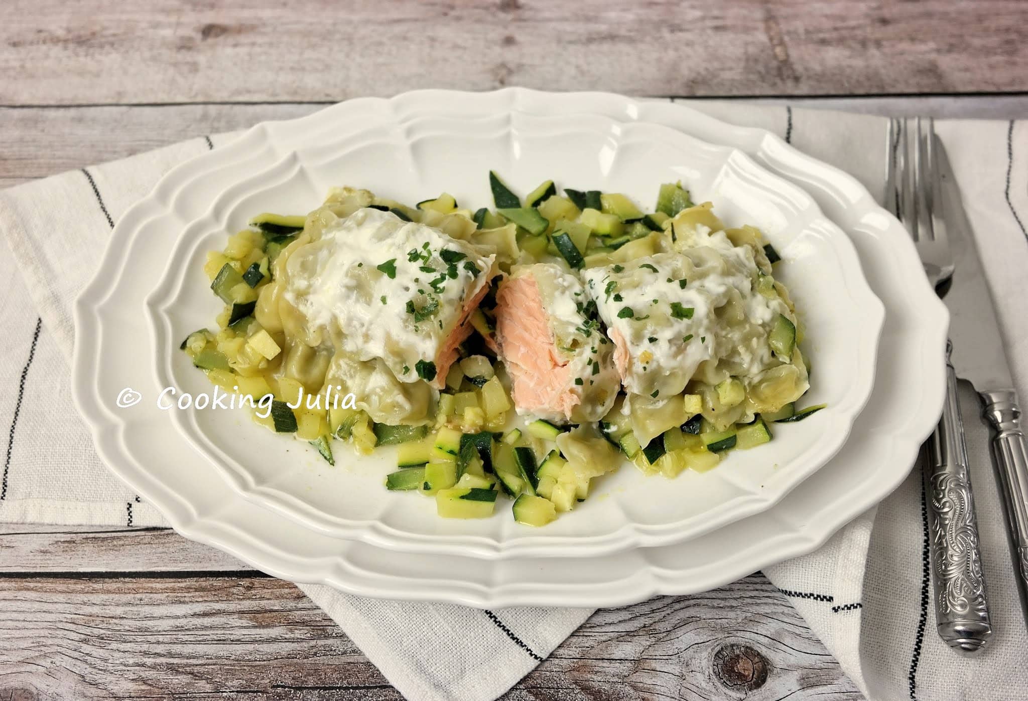 PAPILLOTES DE SAUMON AUX COURGETTES ET RAVIOLES