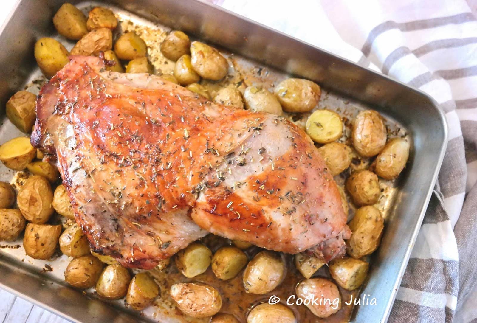 CUISSE DE DINDE RÔTIE AUX POMMES DE TERRE