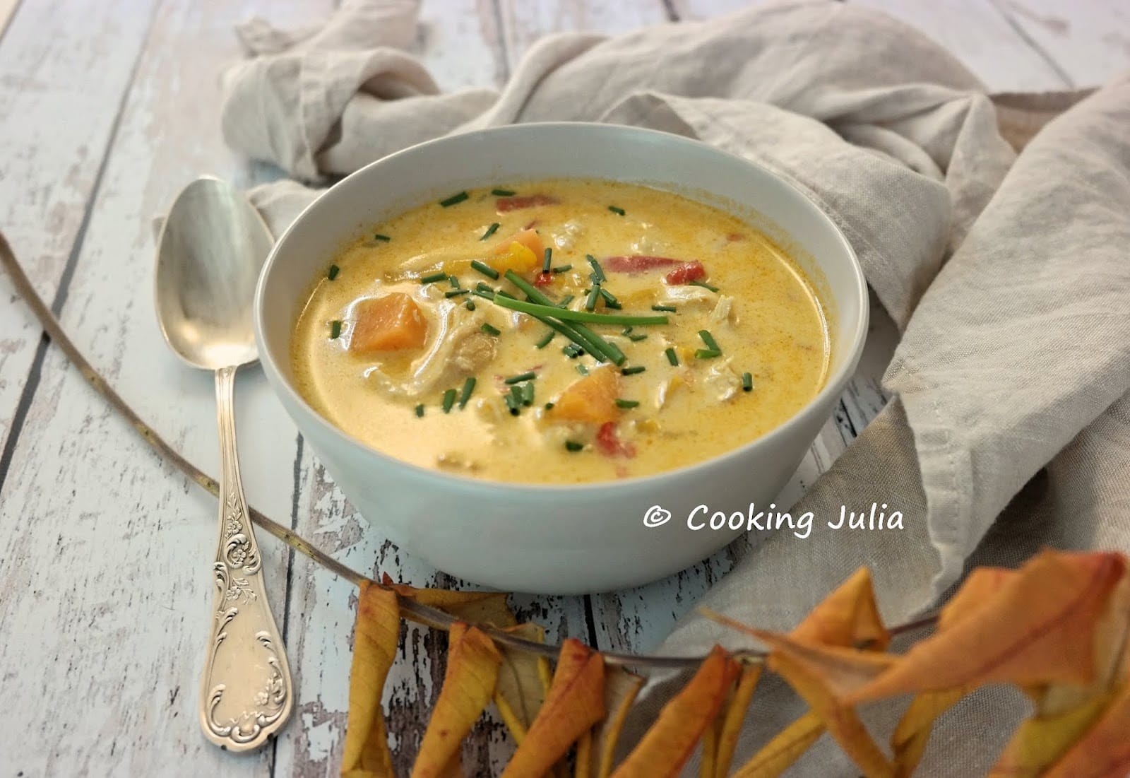 SOUPE THAÏE AU POULET, RIZ ET LAIT DE COCO