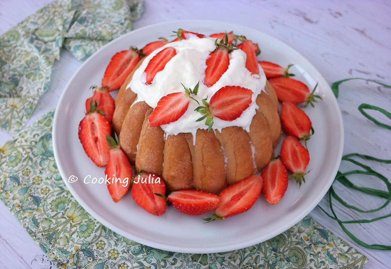 CHARLOTTE PSCHITT AUX FRAISES (TUPPERWARE)
