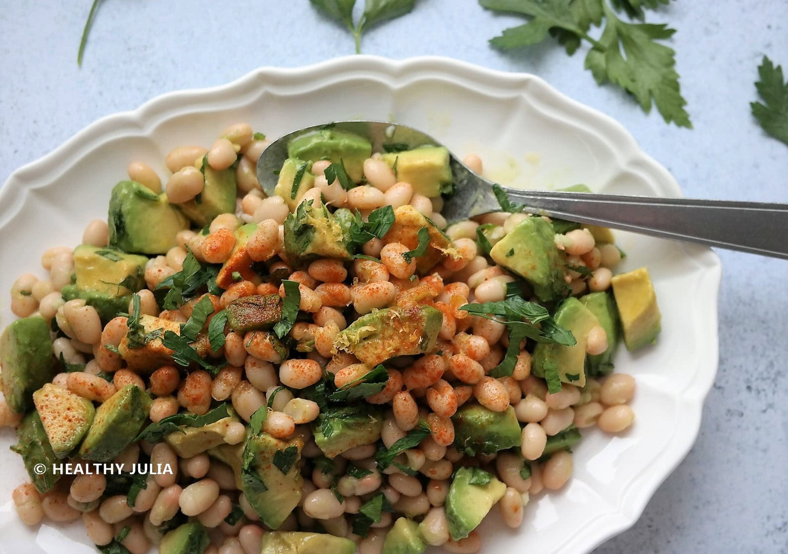 SALADE DE HARICOTS BLANCS ET AVOCAT À L&rsquo;AIL