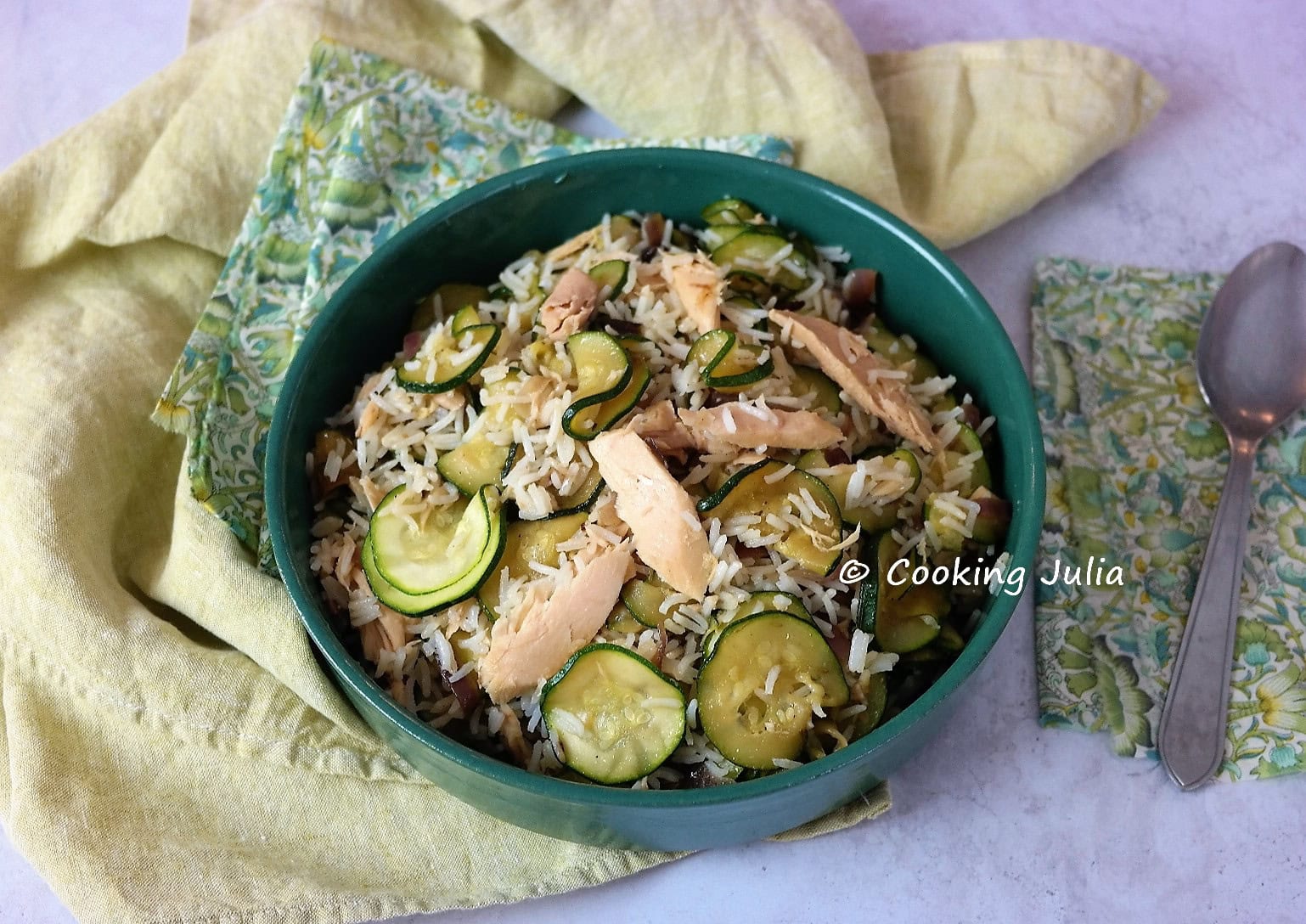 POÊLEE DE COURGETTES AU THON ET AU RIZ