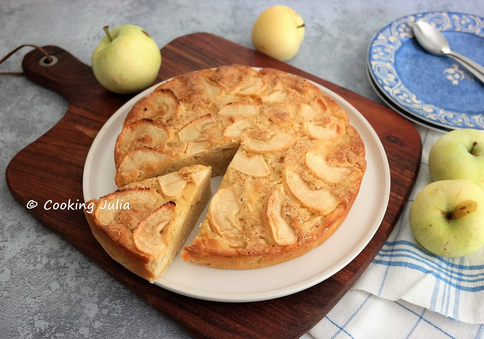 SARLOTE, LE GÂTEAU AUX POMMES LITUANIEN