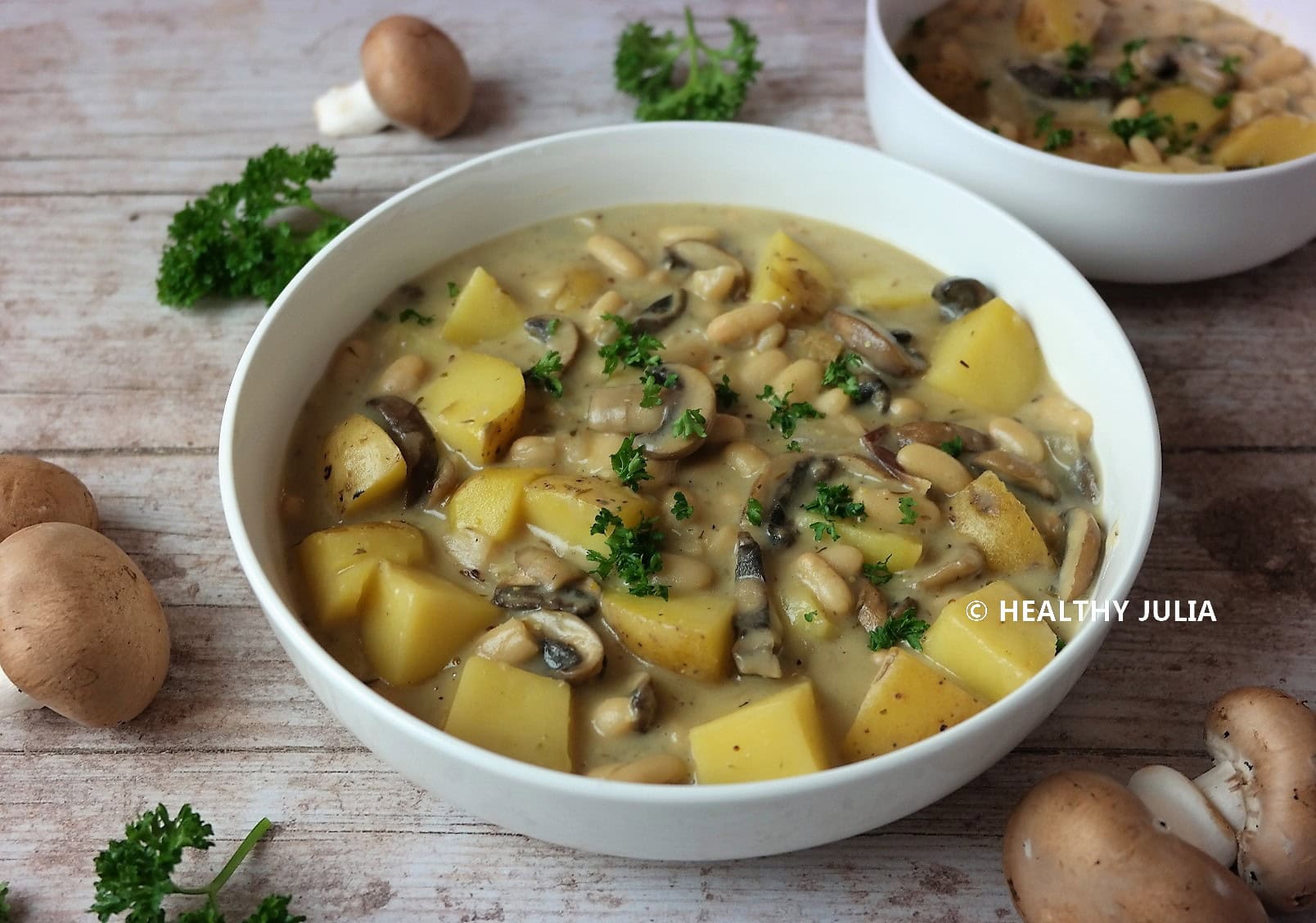 RAGOÛT DE CHAMPIGNONS, HARICOTS BLANCS ET POMMES DE TERRE
