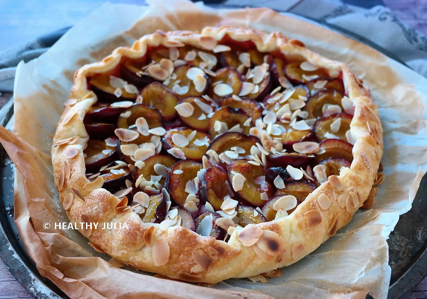 TARTE RUSTIQUE AUX PRUNES ET AMANDES DE J.-F. MALLET